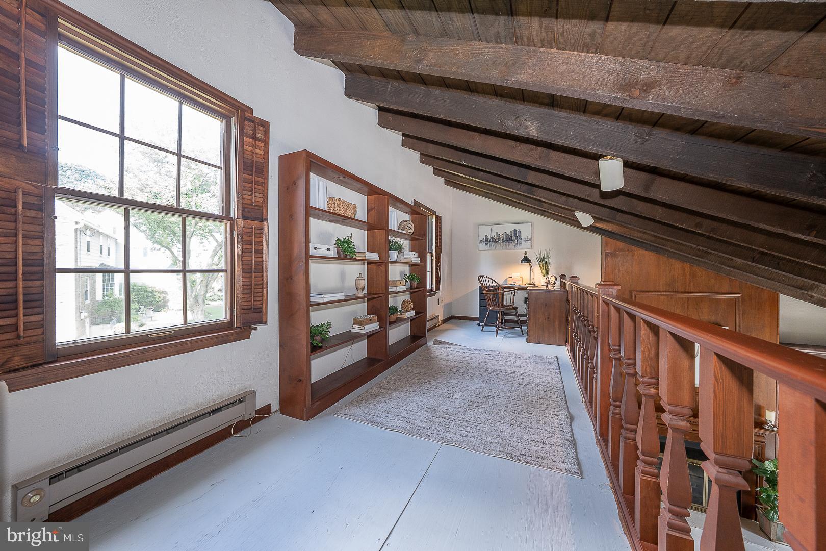 541 W BEECHTREE LANE