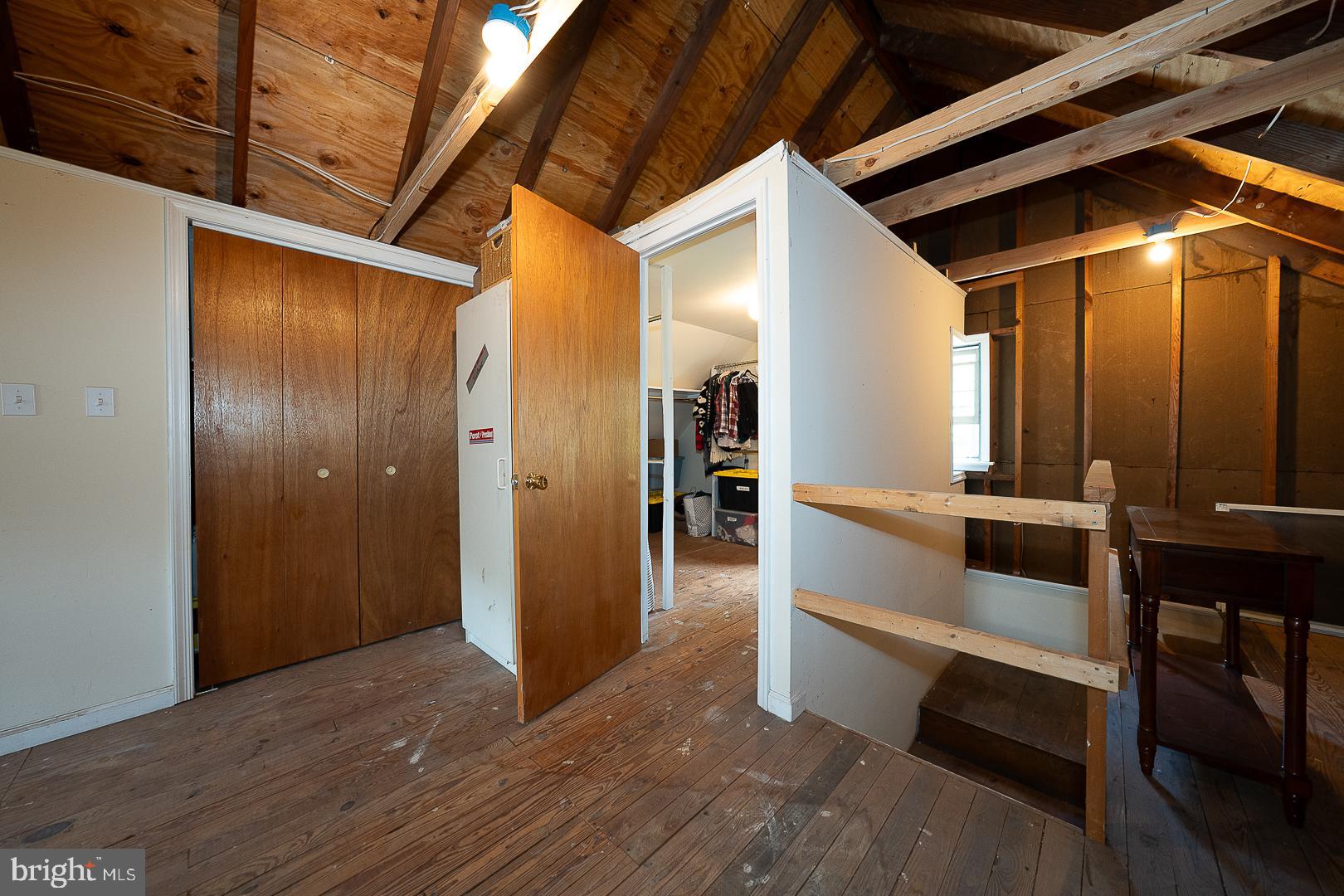 541 W BEECHTREE LANE