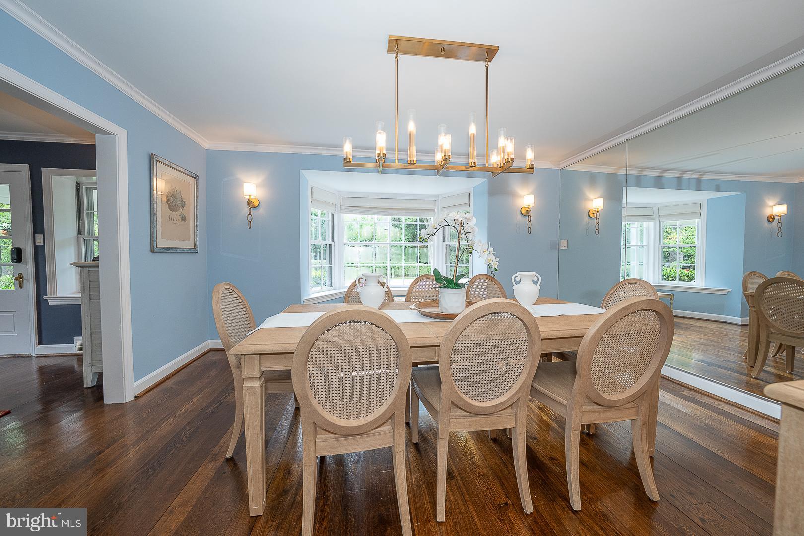 541 W BEECHTREE LANE