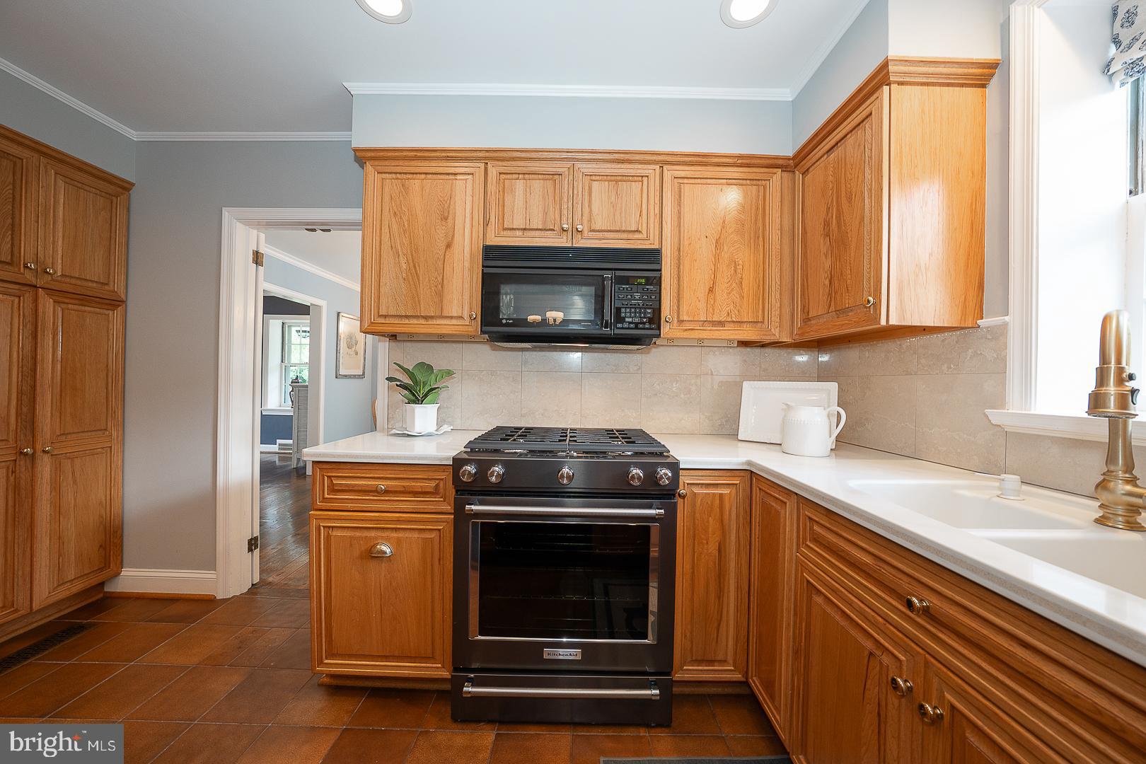 541 W BEECHTREE LANE