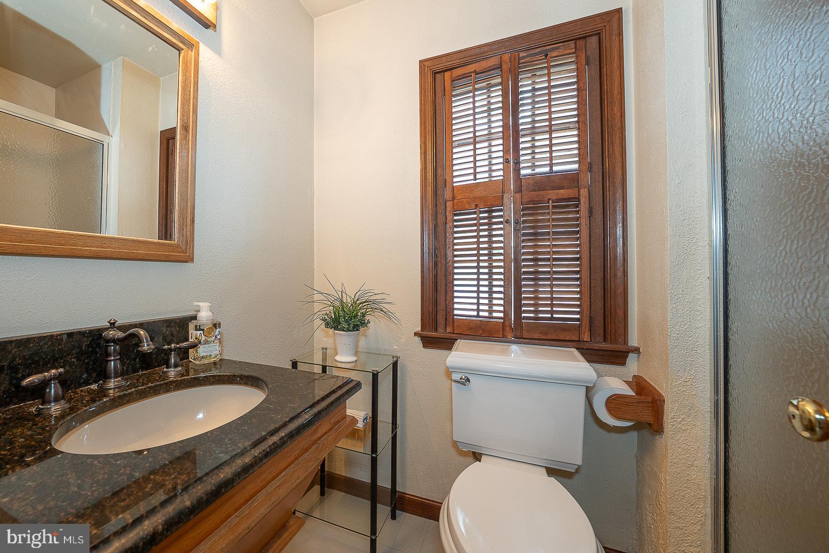 541 W BEECHTREE LANE