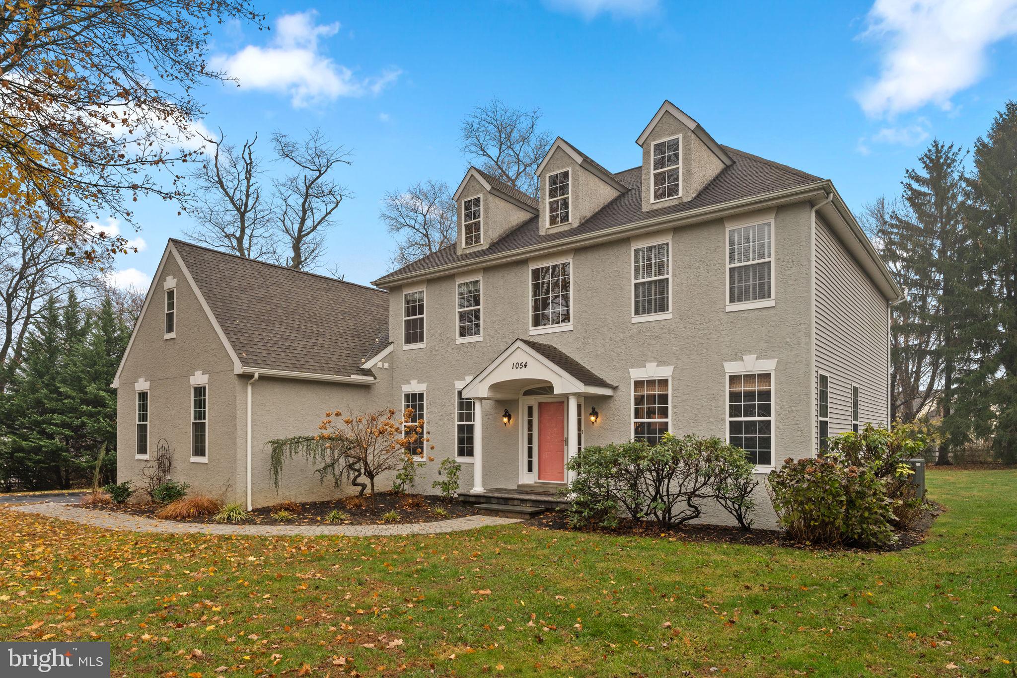 1054 W KING ROAD