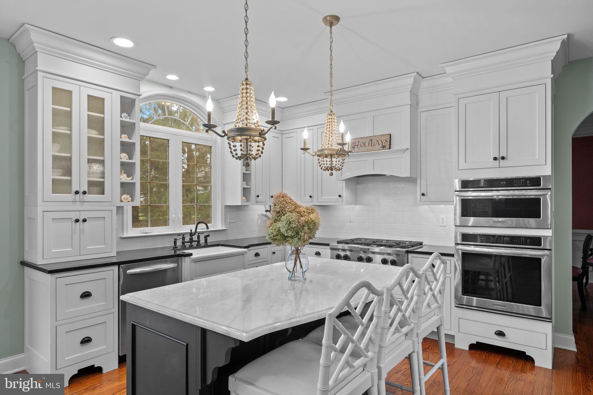 1054 W KING ROAD