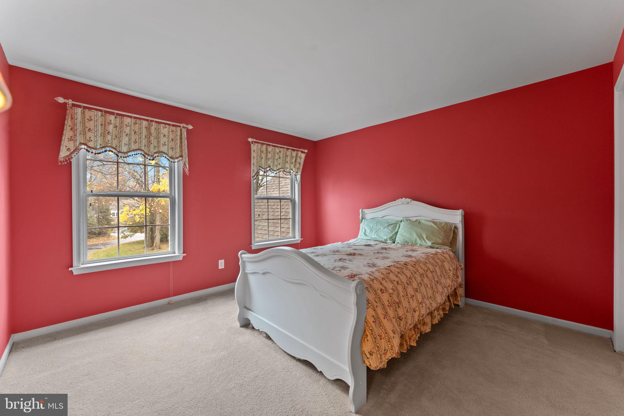1054 W KING ROAD