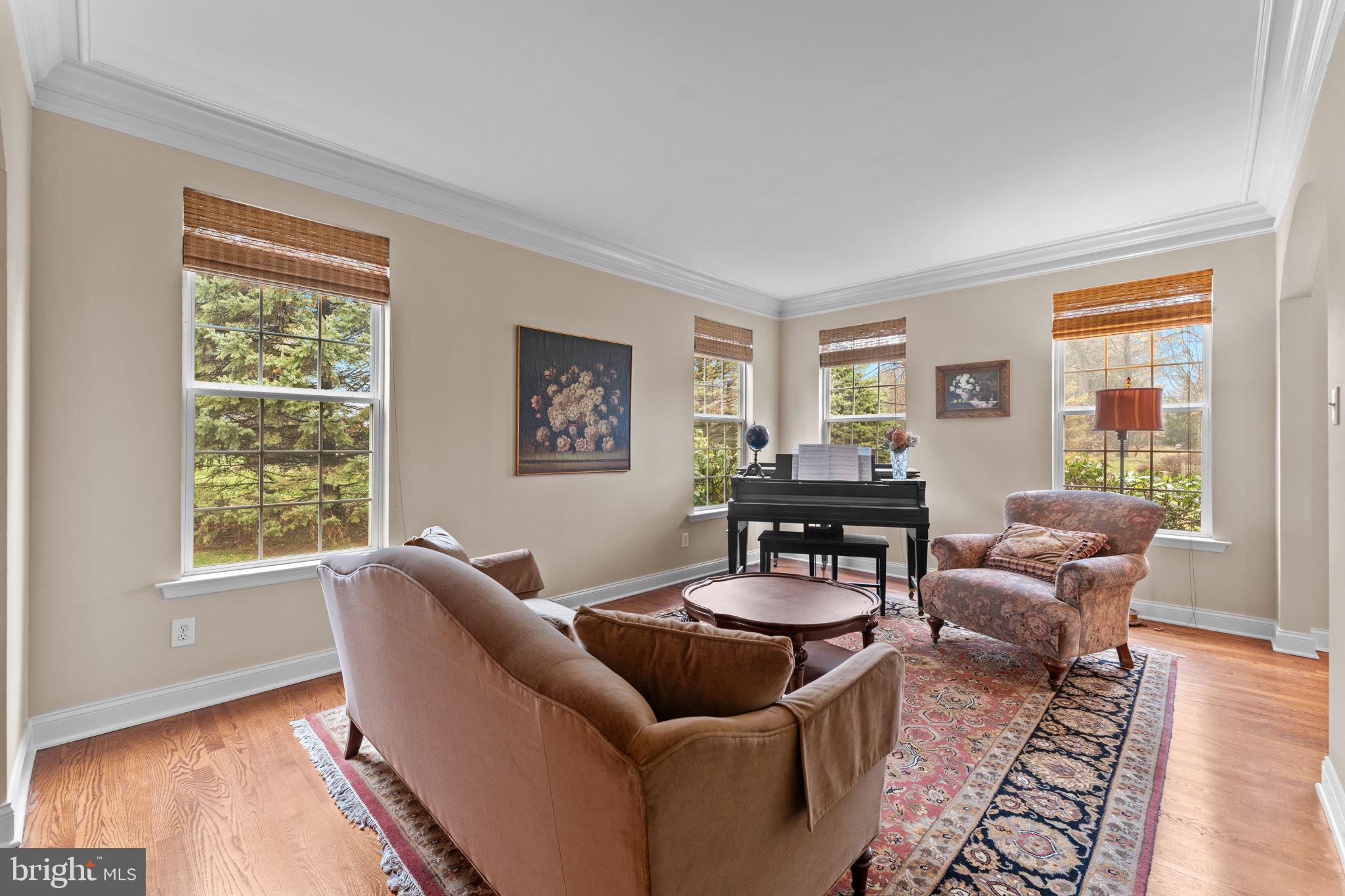 1054 W KING ROAD