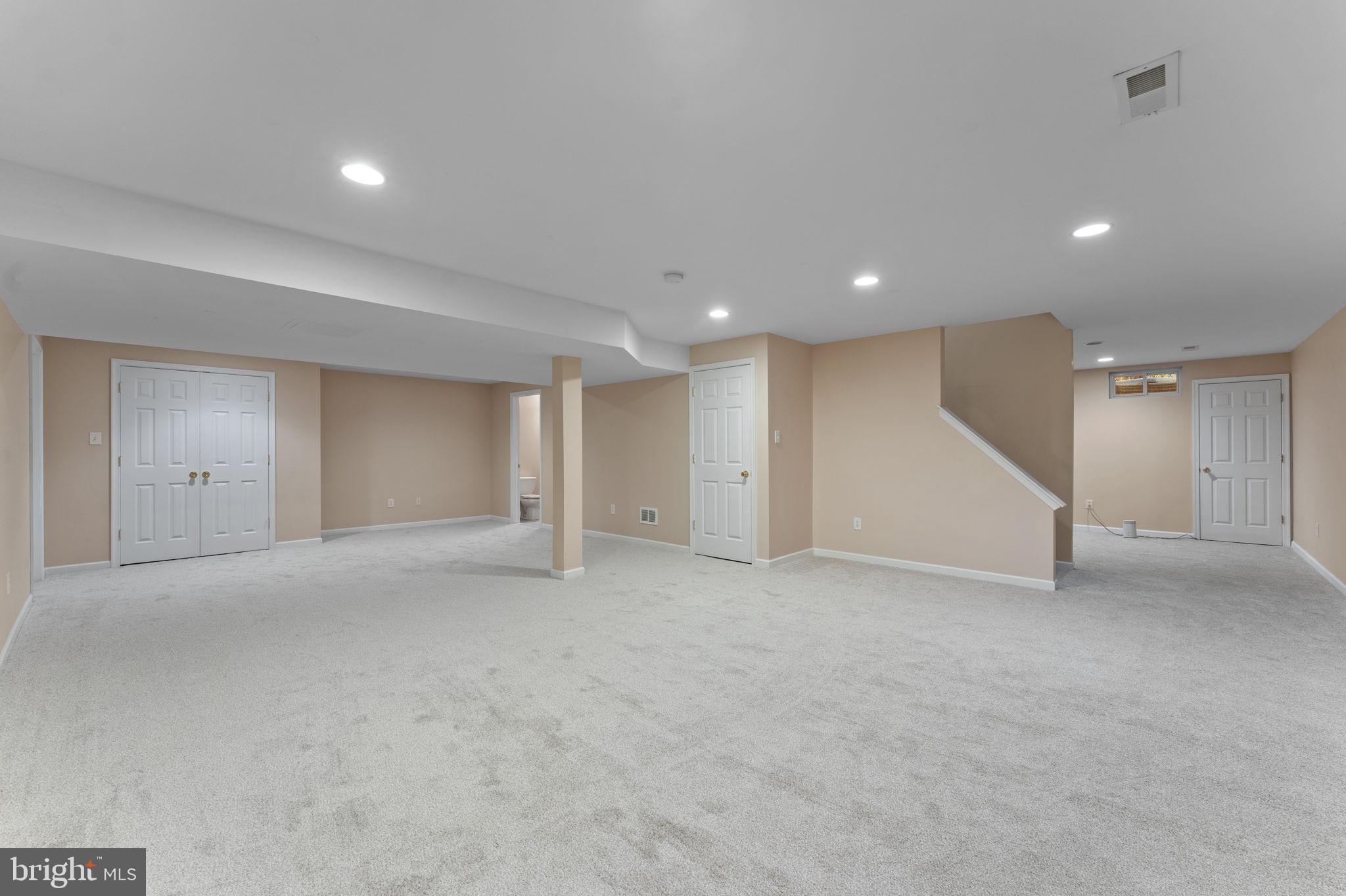 1054 W KING ROAD