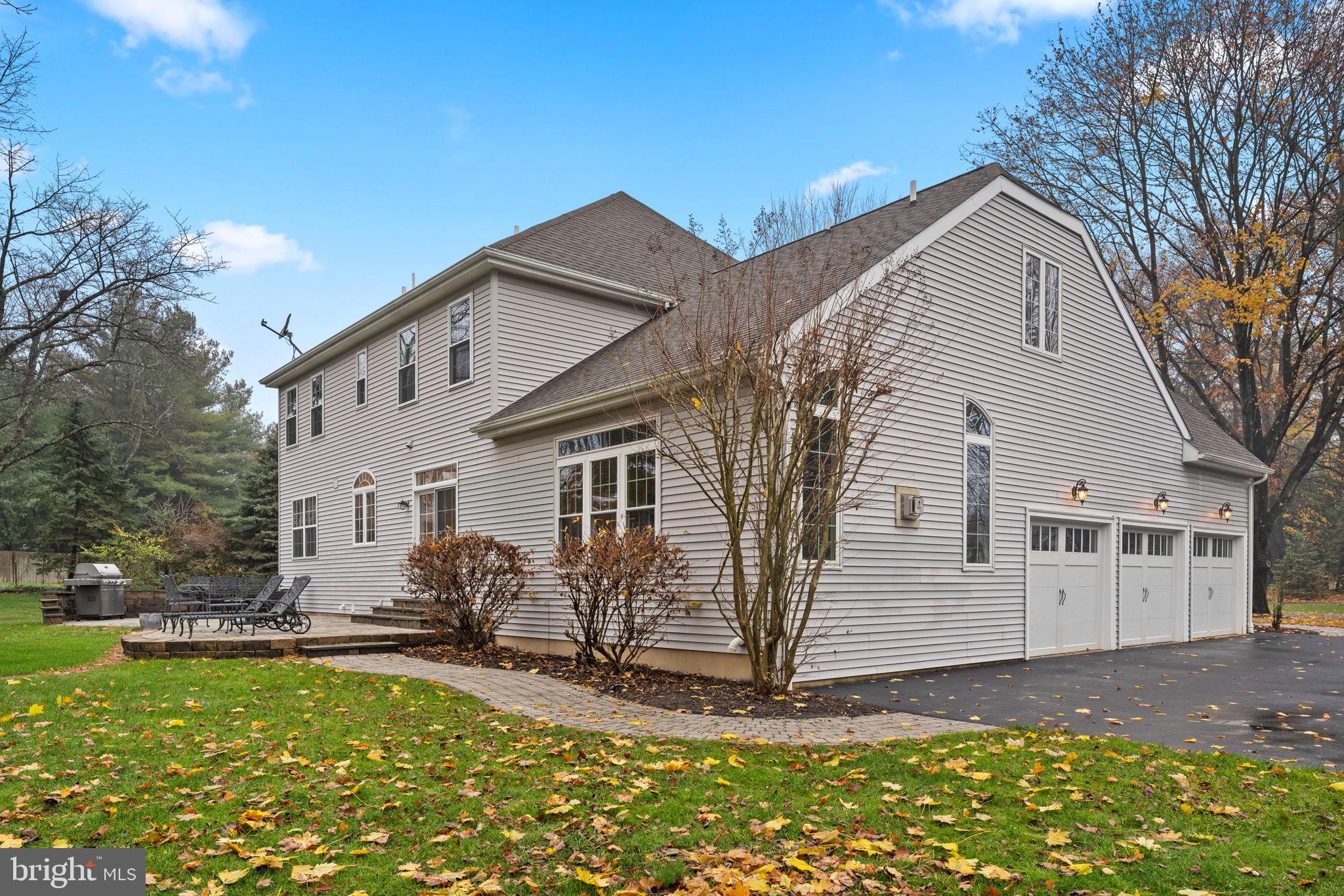 1054 W KING ROAD