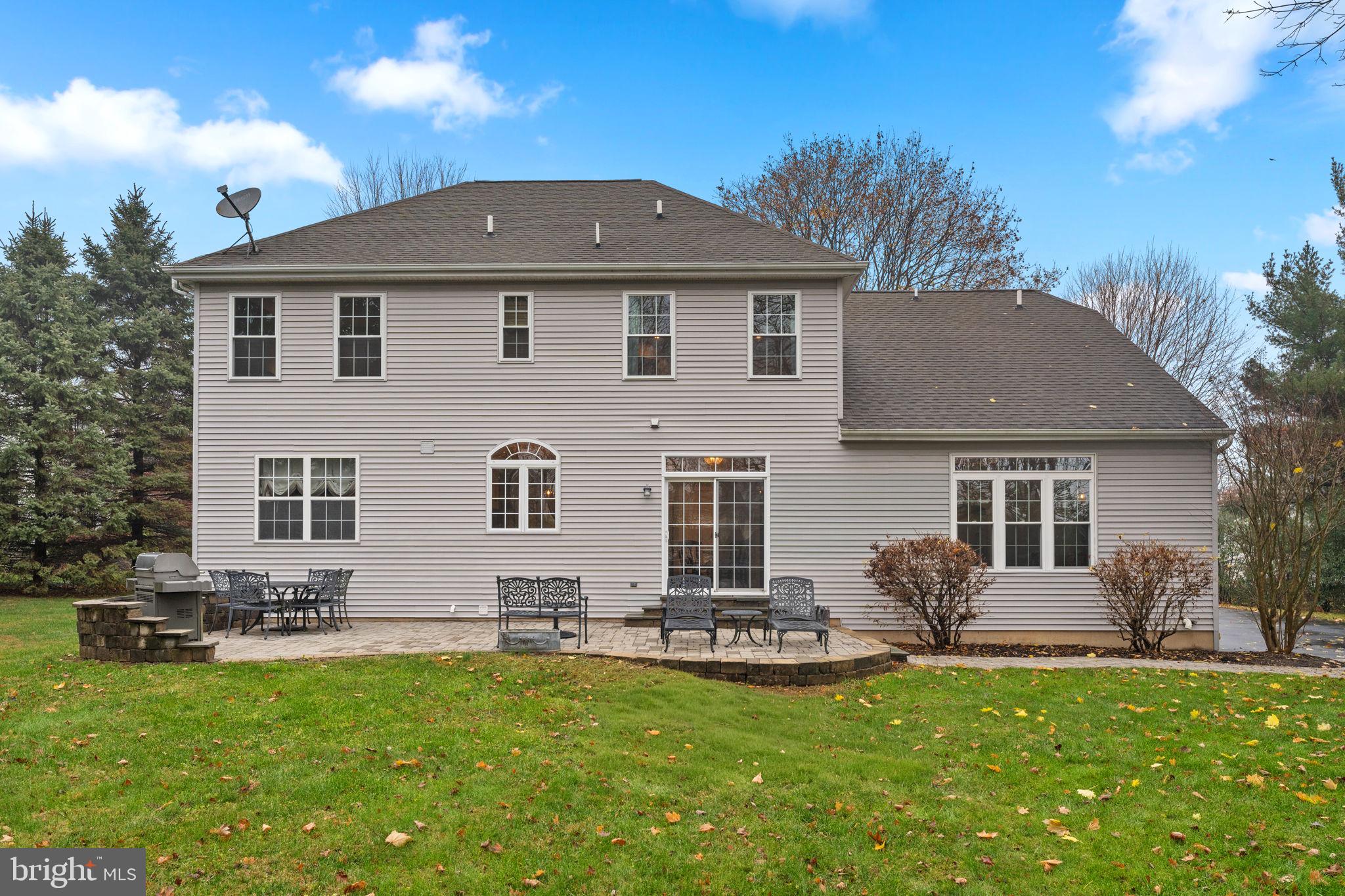 1054 W KING ROAD