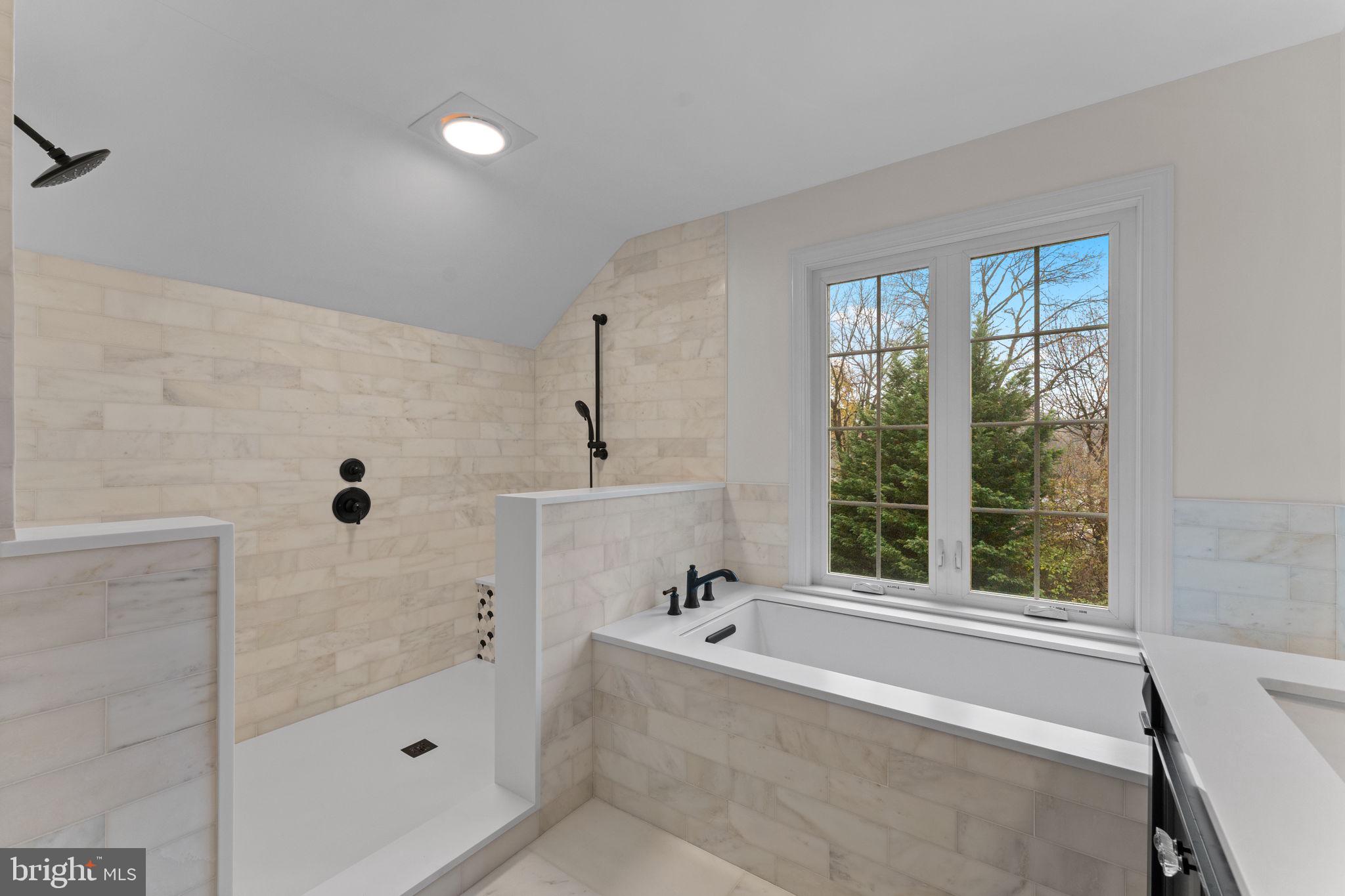 1054 W KING ROAD