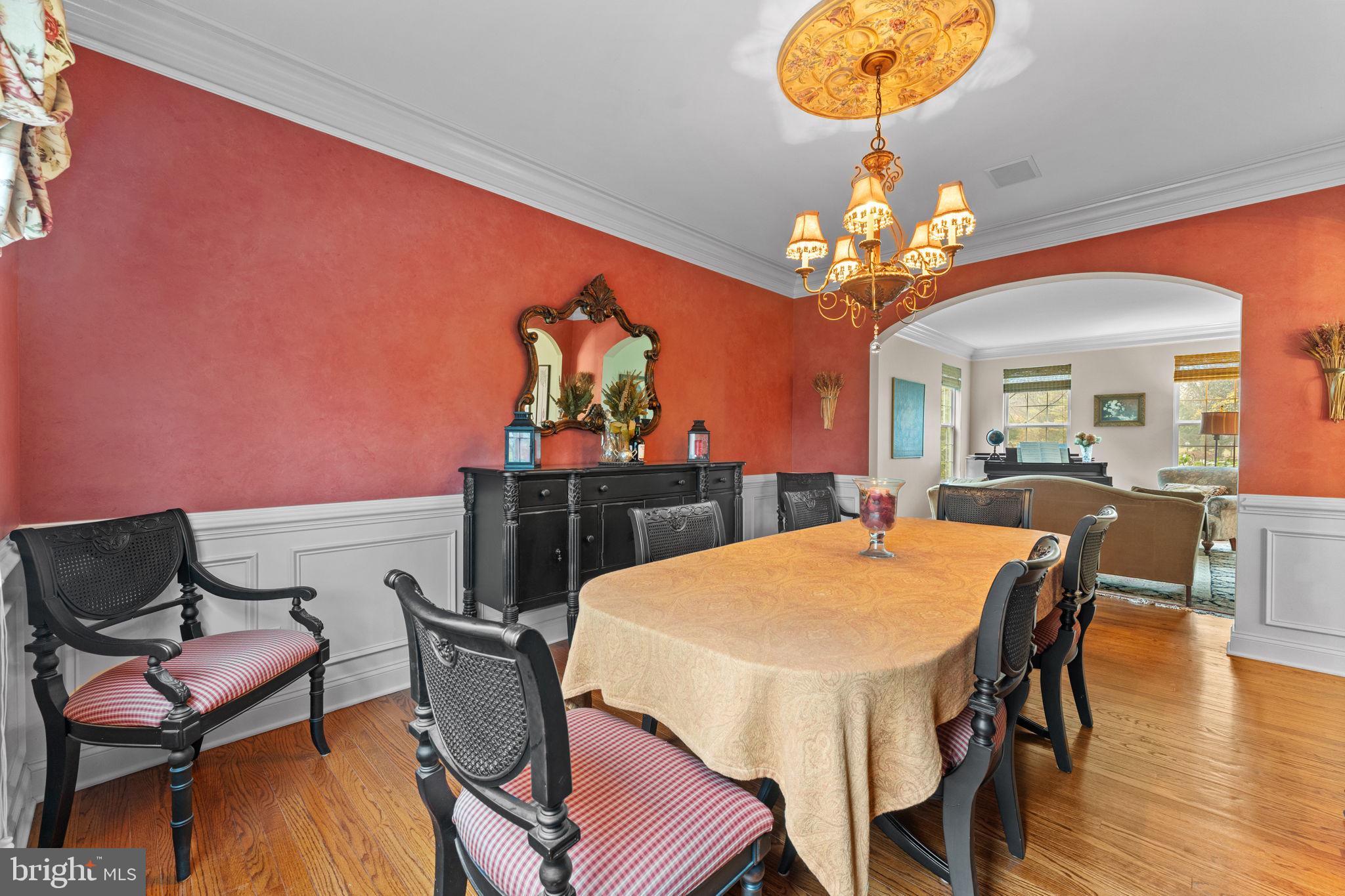 1054 W KING ROAD