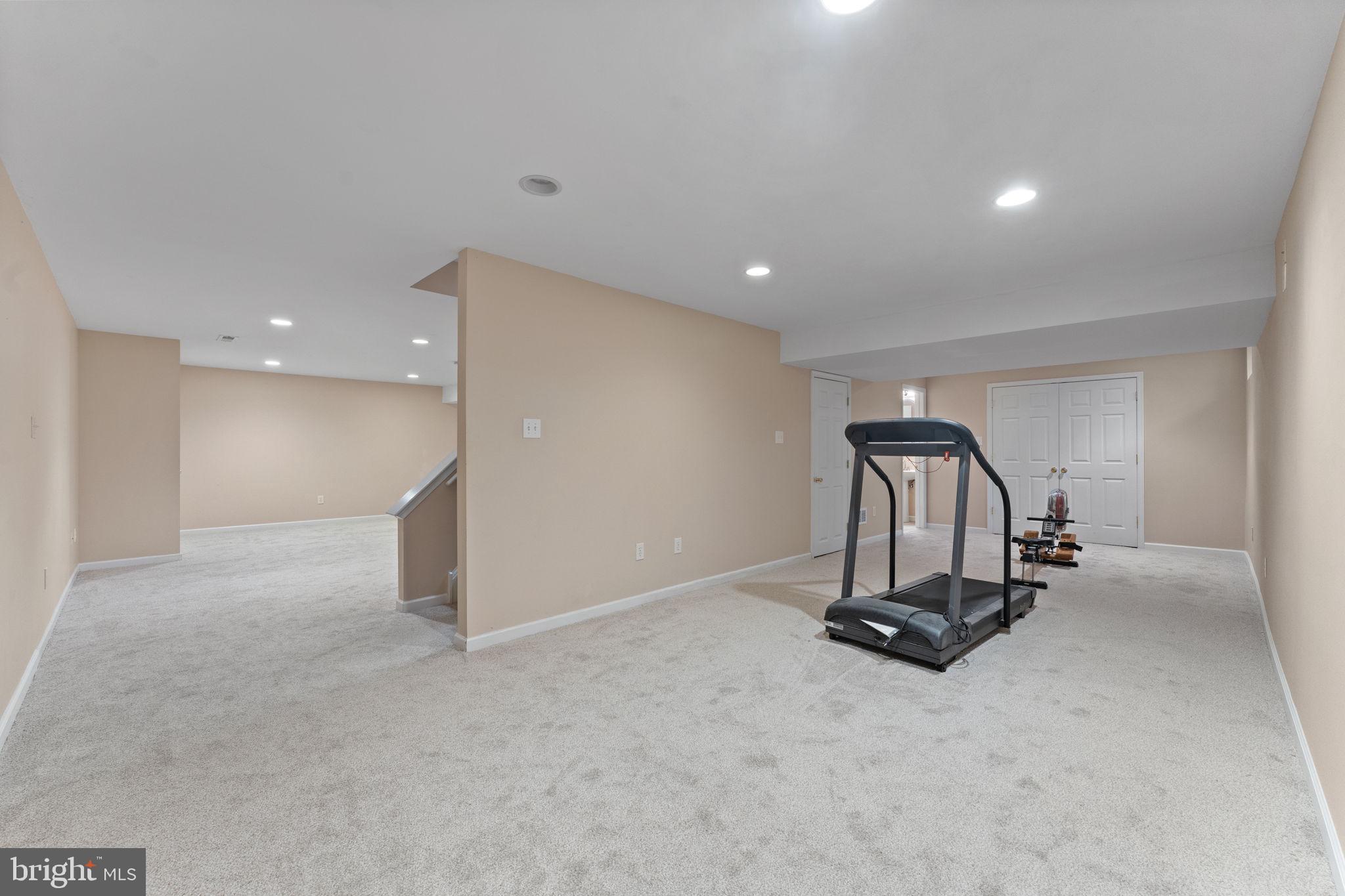 1054 W KING ROAD