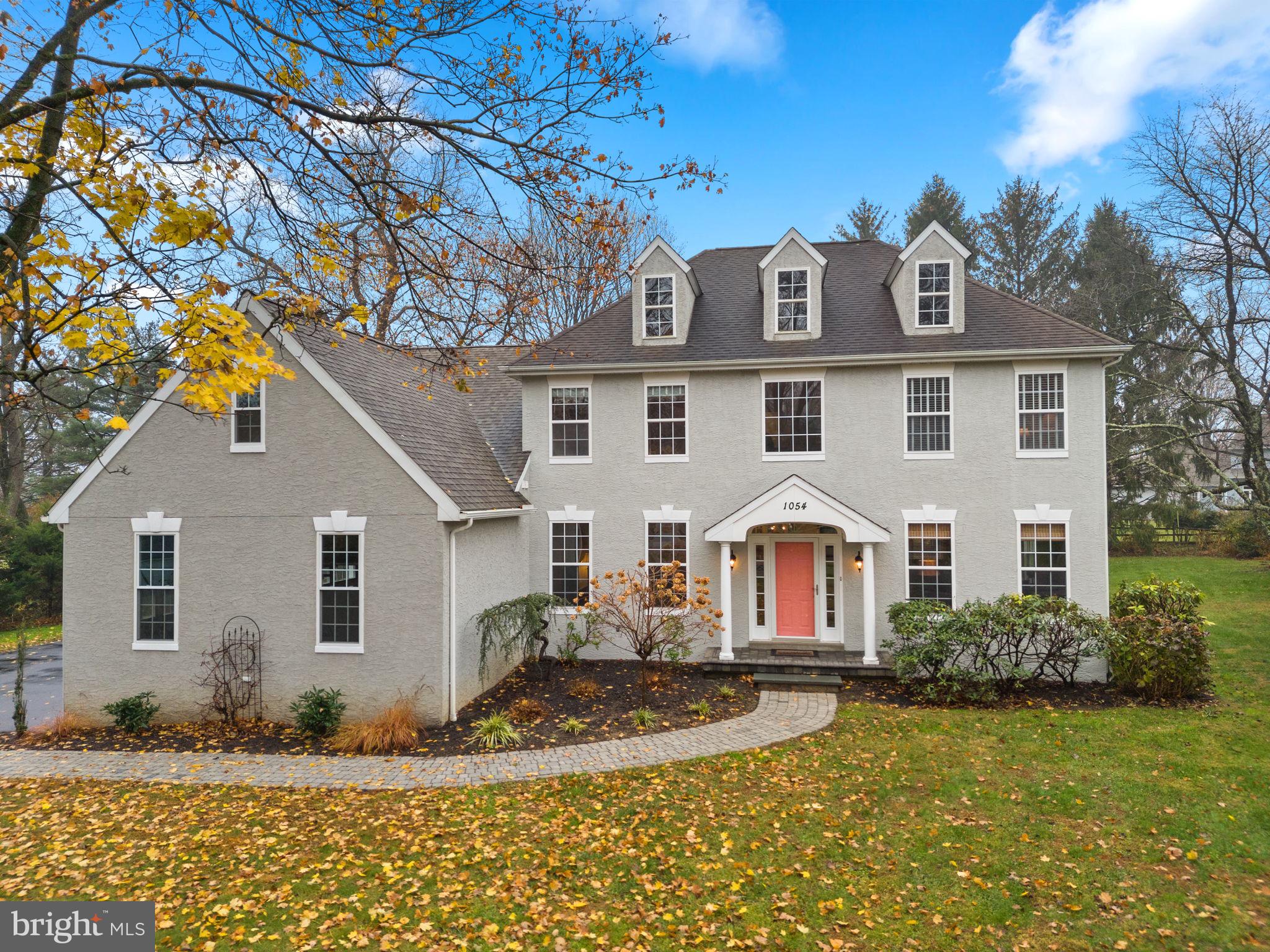 1054 W KING ROAD
