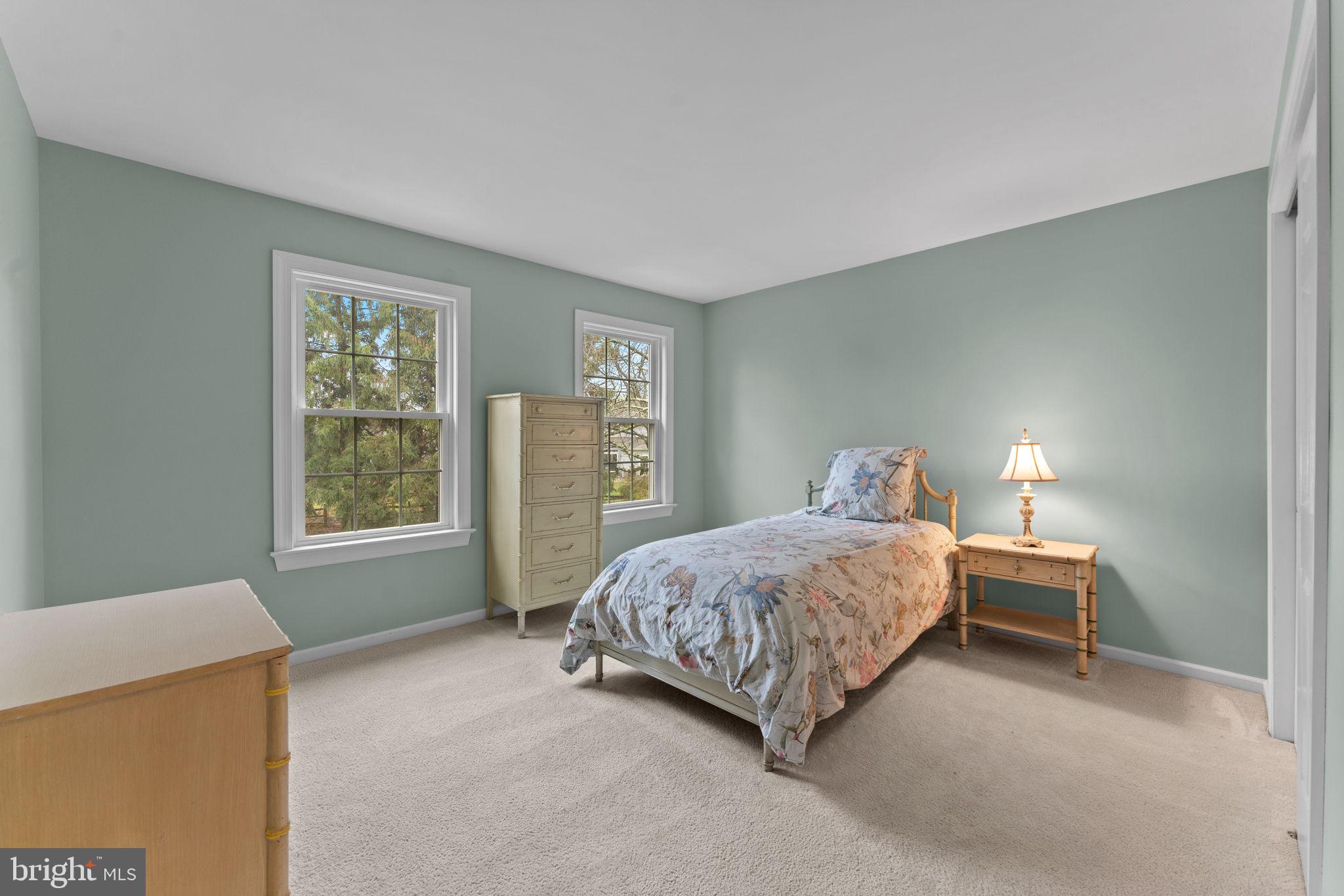1054 W KING ROAD