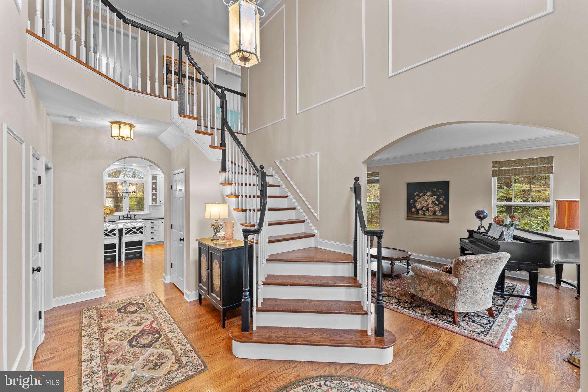 1054 W KING ROAD