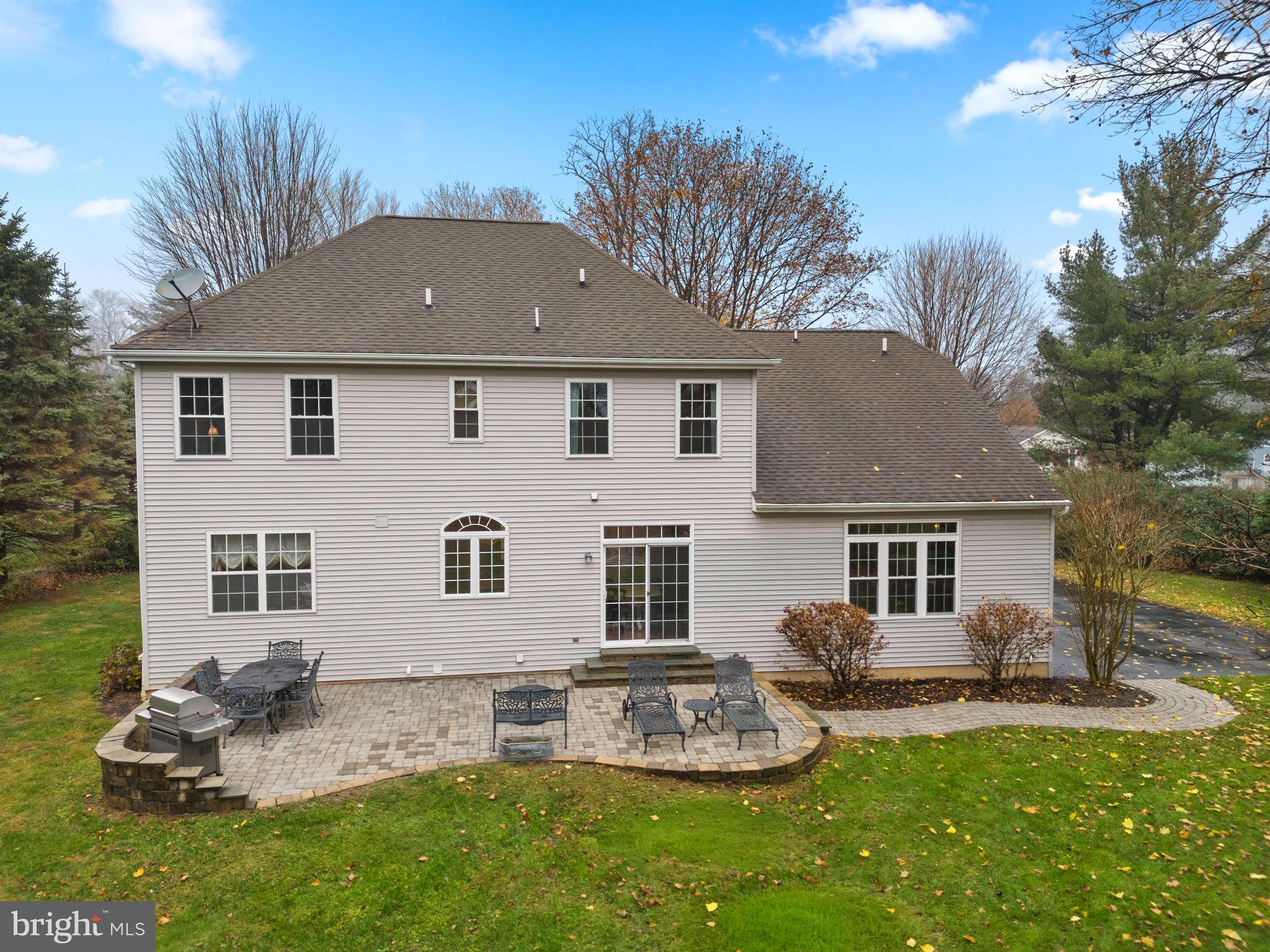 1054 W KING ROAD