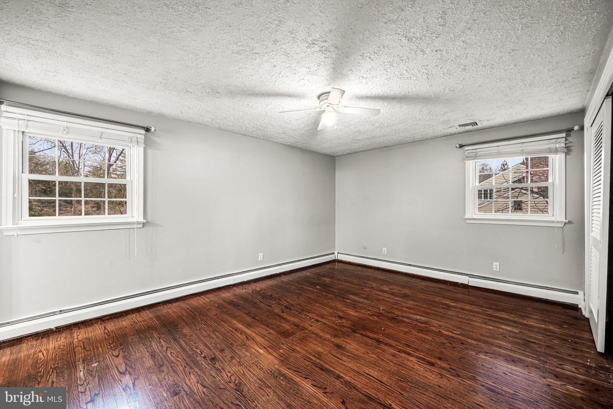 1467 GLENBROOK LANE