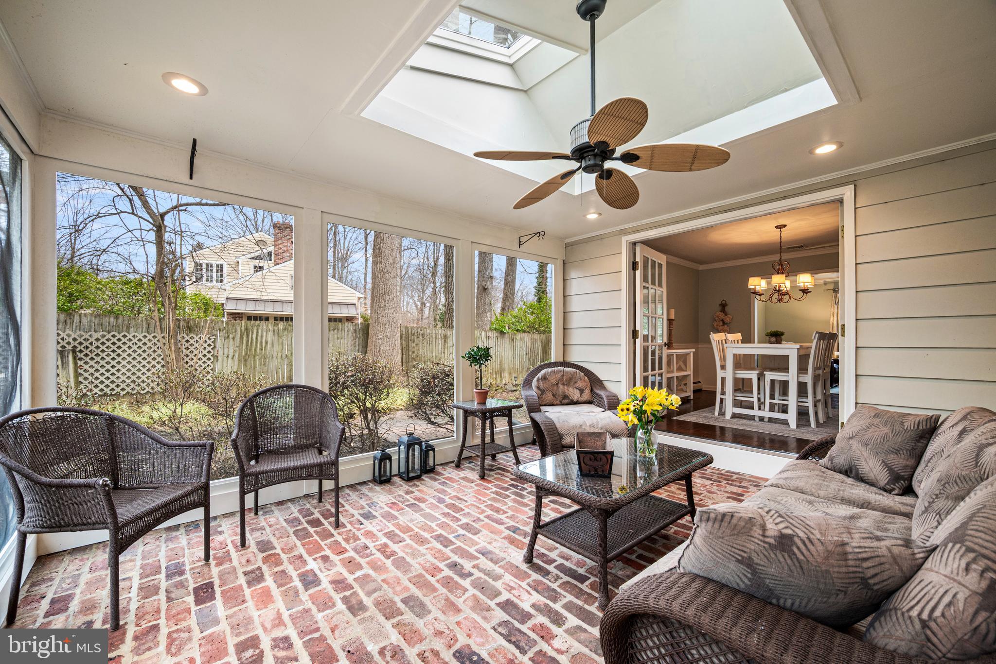 1467 GLENBROOK LANE