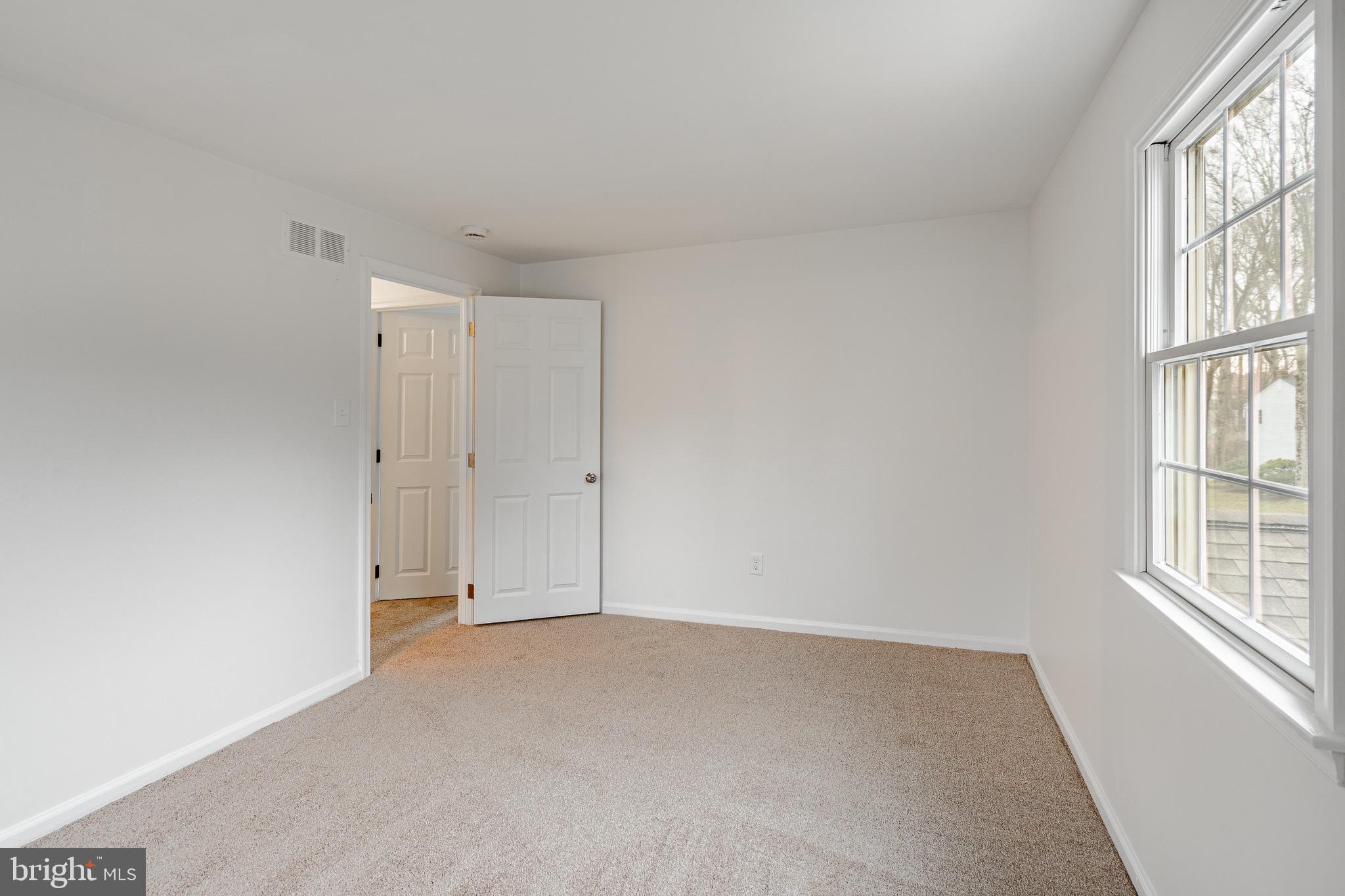 1223 HAWTHORNE LANE