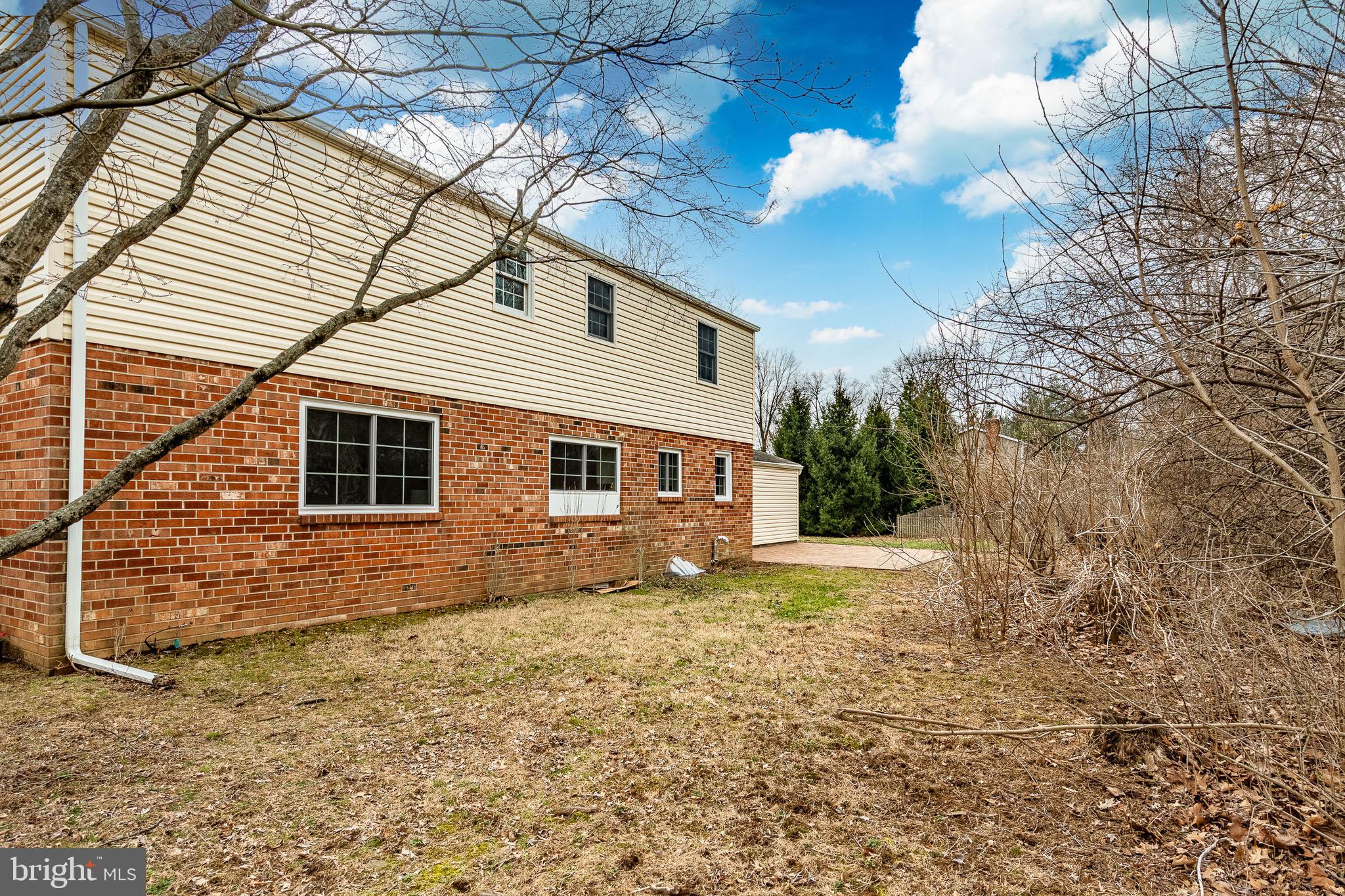 1223 HAWTHORNE LANE