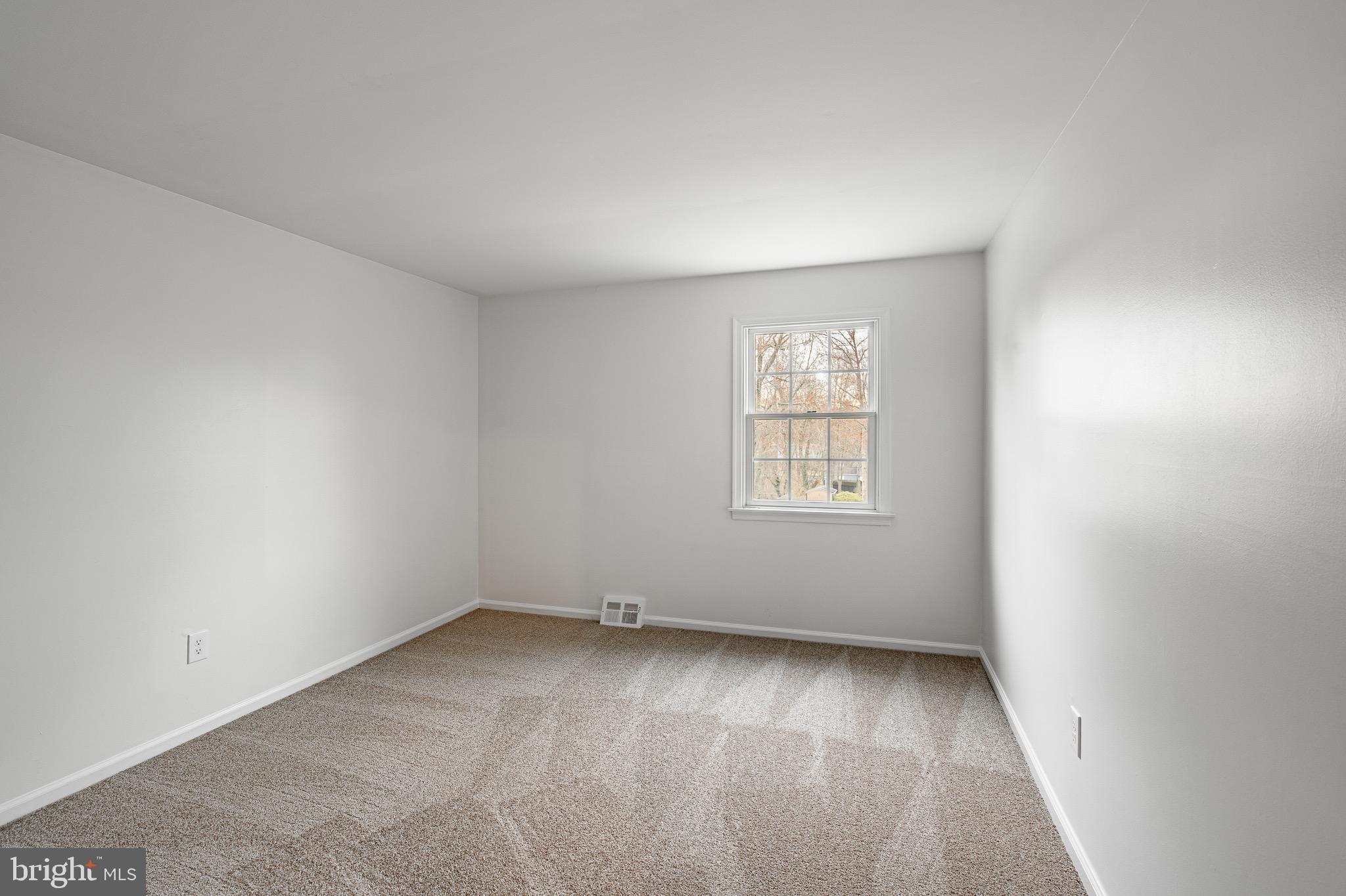 1223 HAWTHORNE LANE