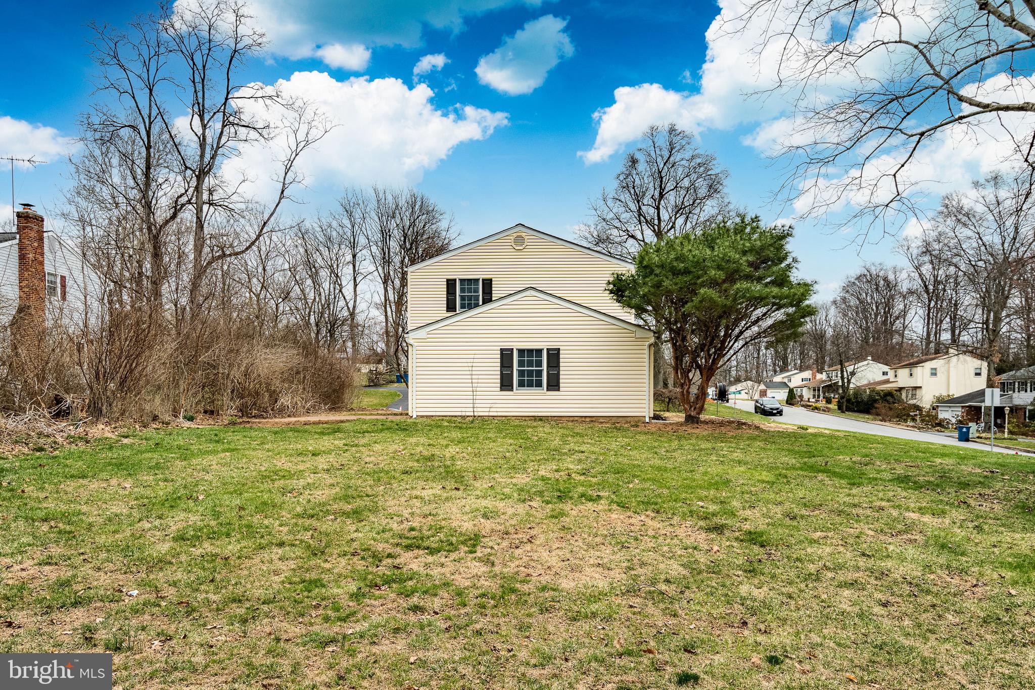 1223 HAWTHORNE LANE