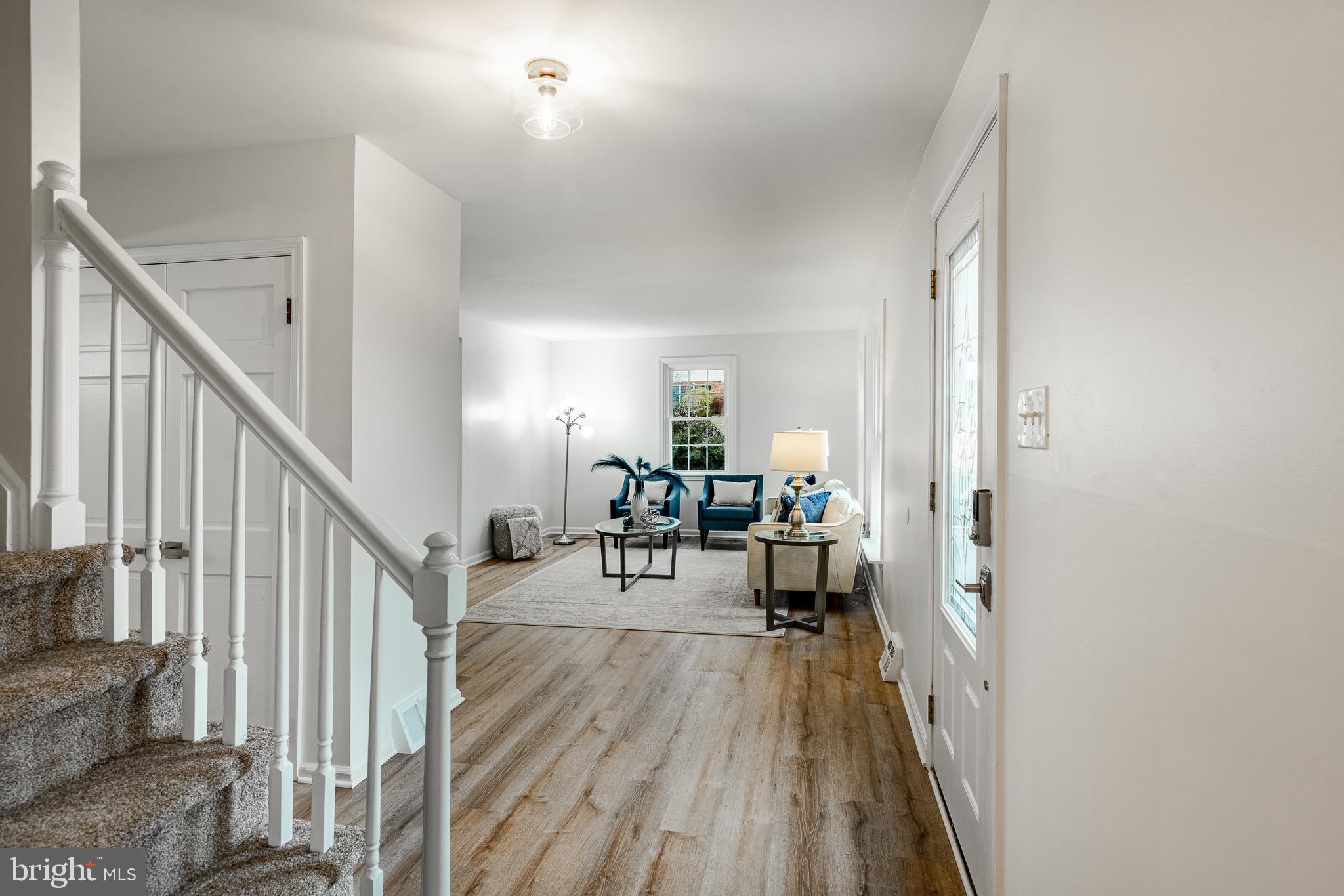 1223 HAWTHORNE LANE