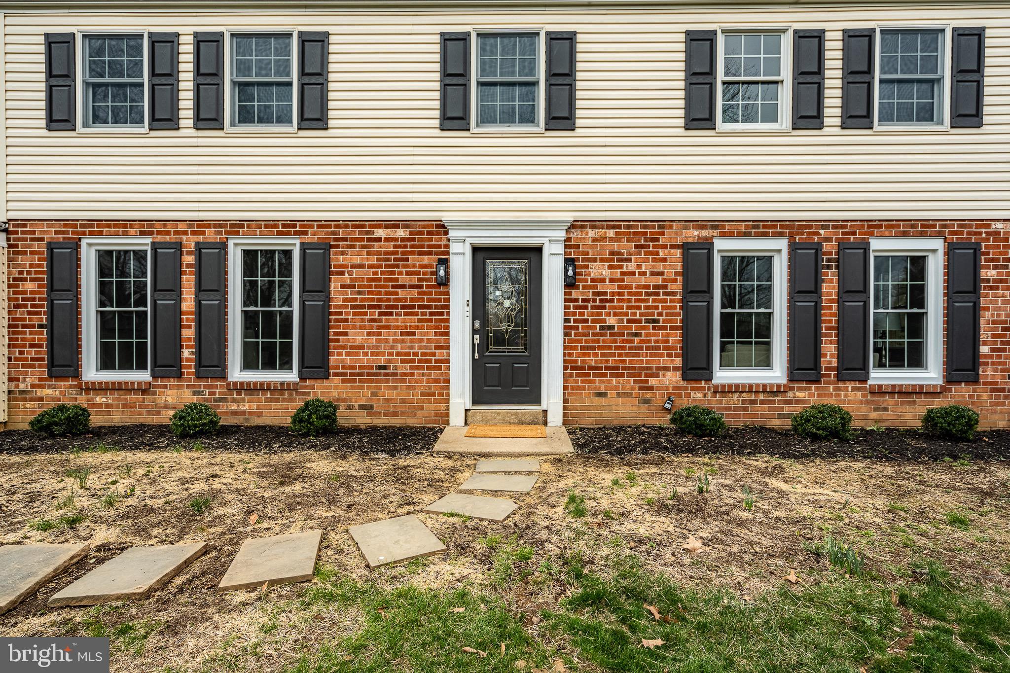 1223 HAWTHORNE LANE