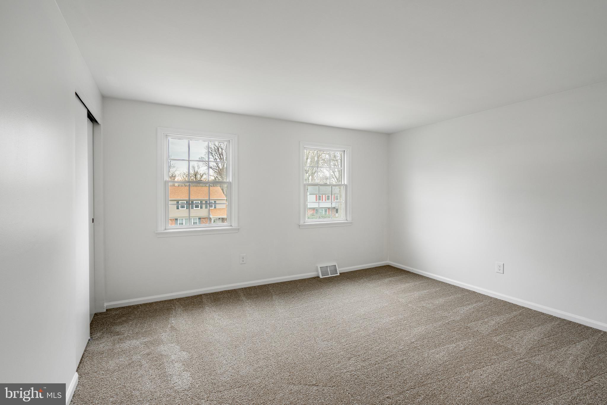 1223 HAWTHORNE LANE