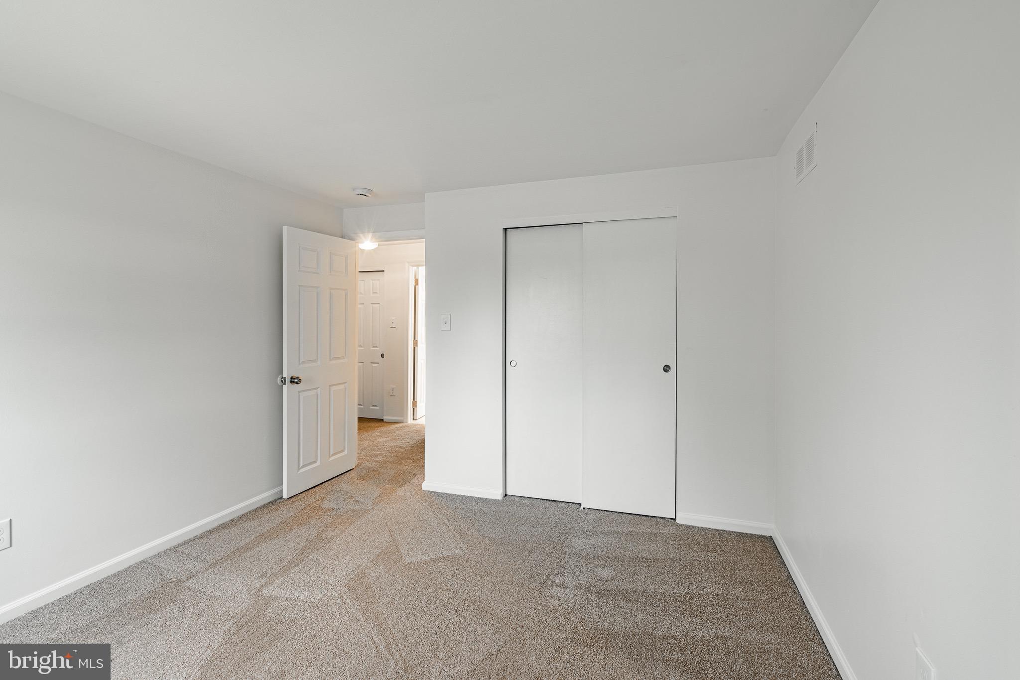 1223 HAWTHORNE LANE