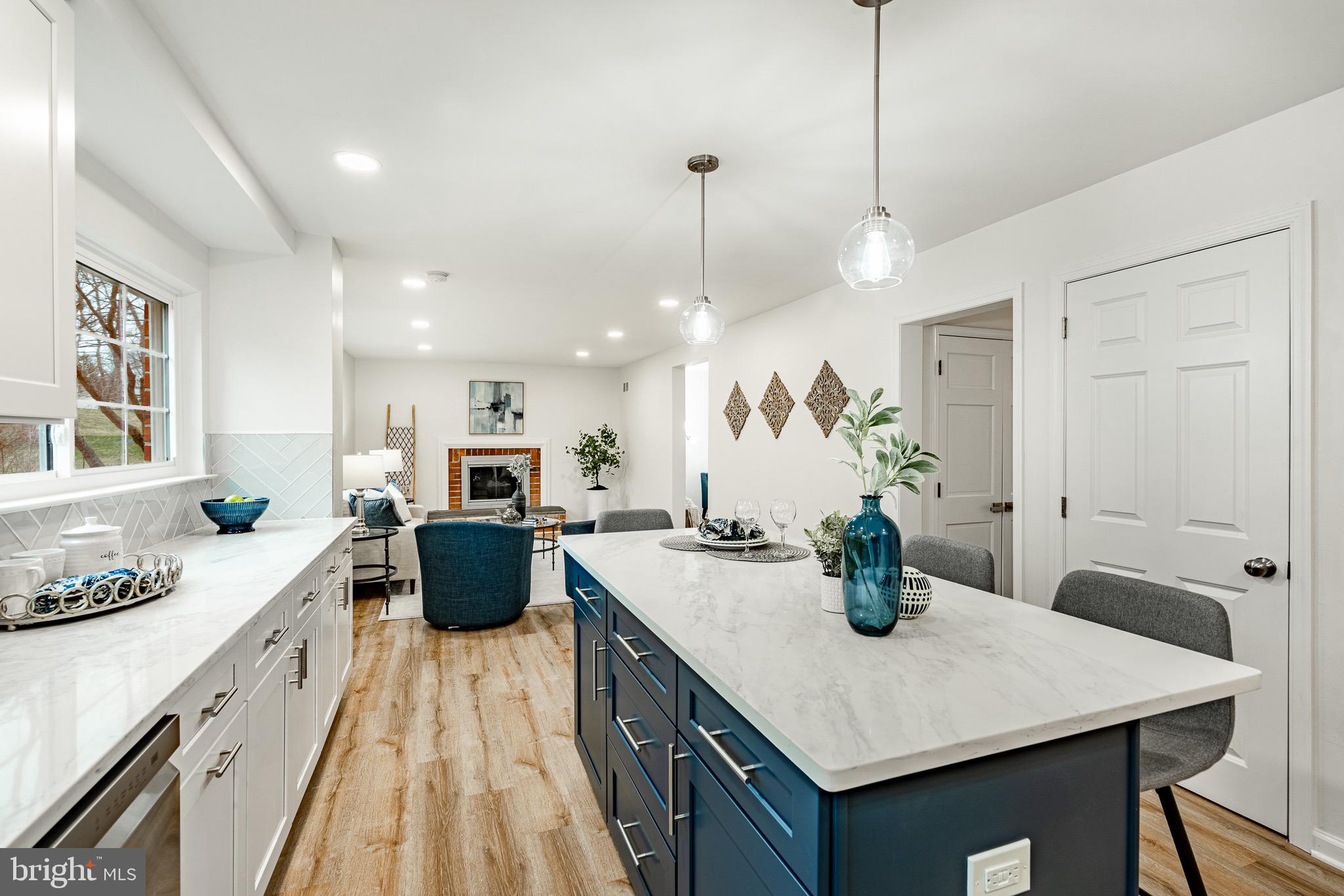 1223 HAWTHORNE LANE