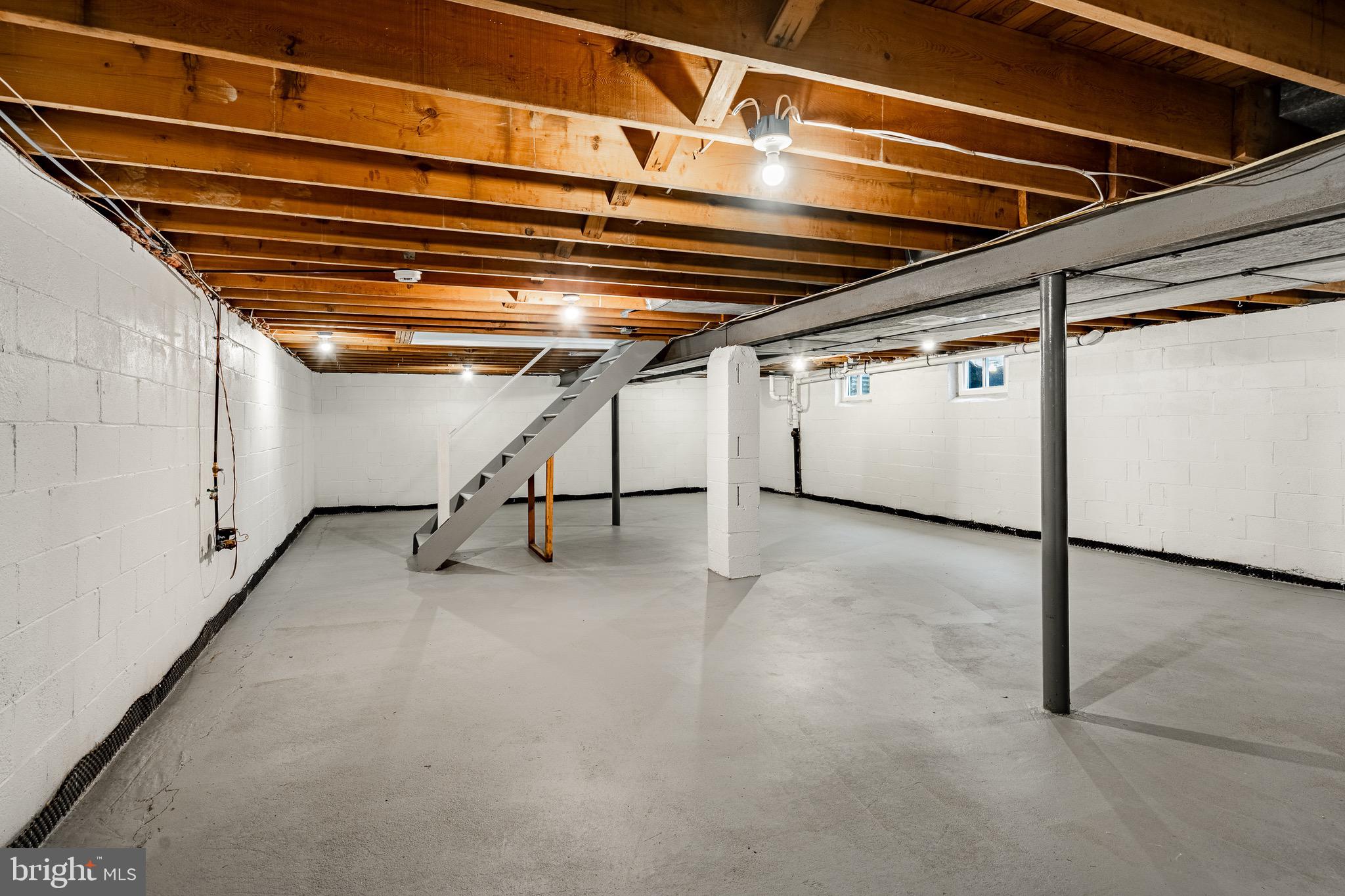 1223 HAWTHORNE LANE