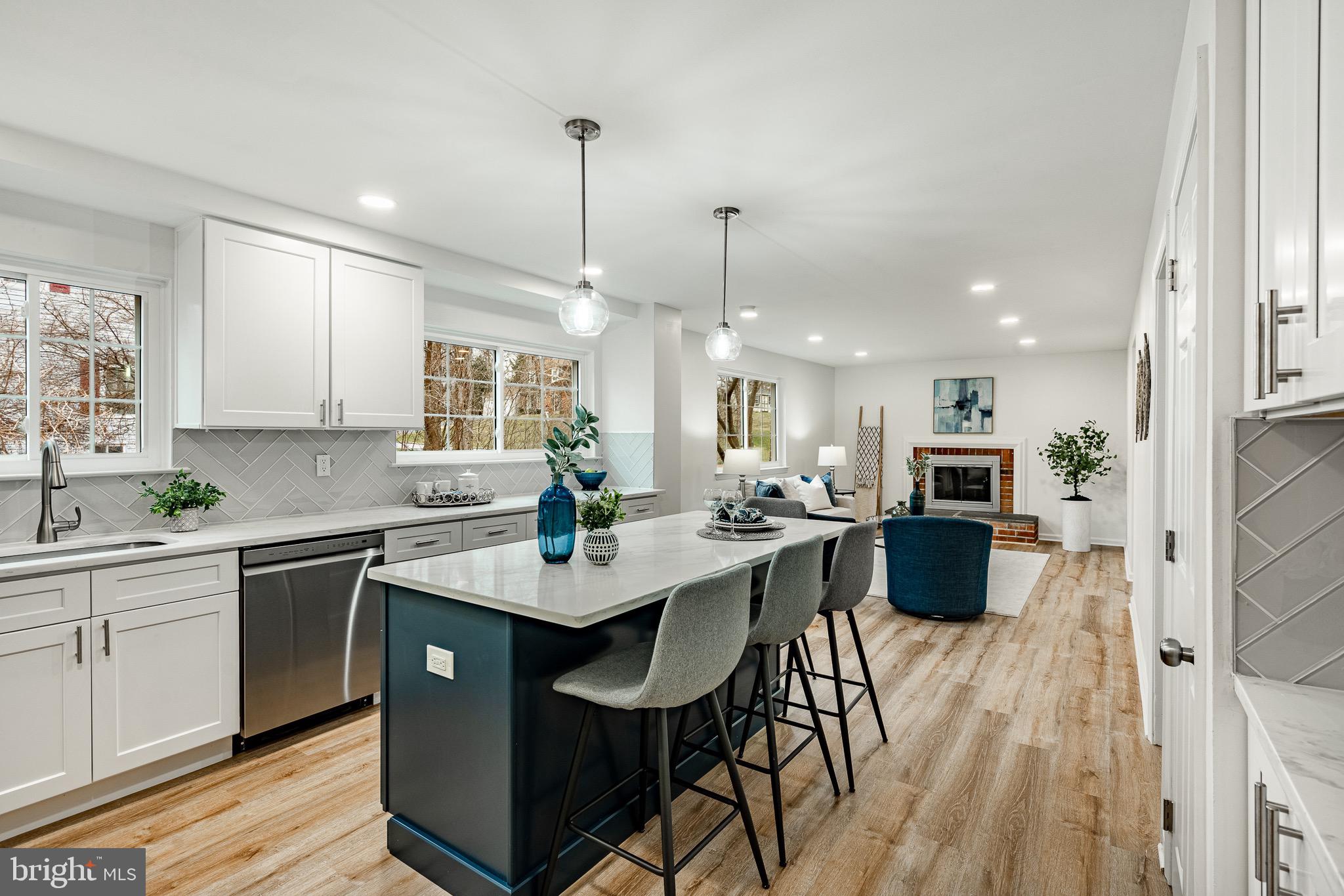 1223 HAWTHORNE LANE