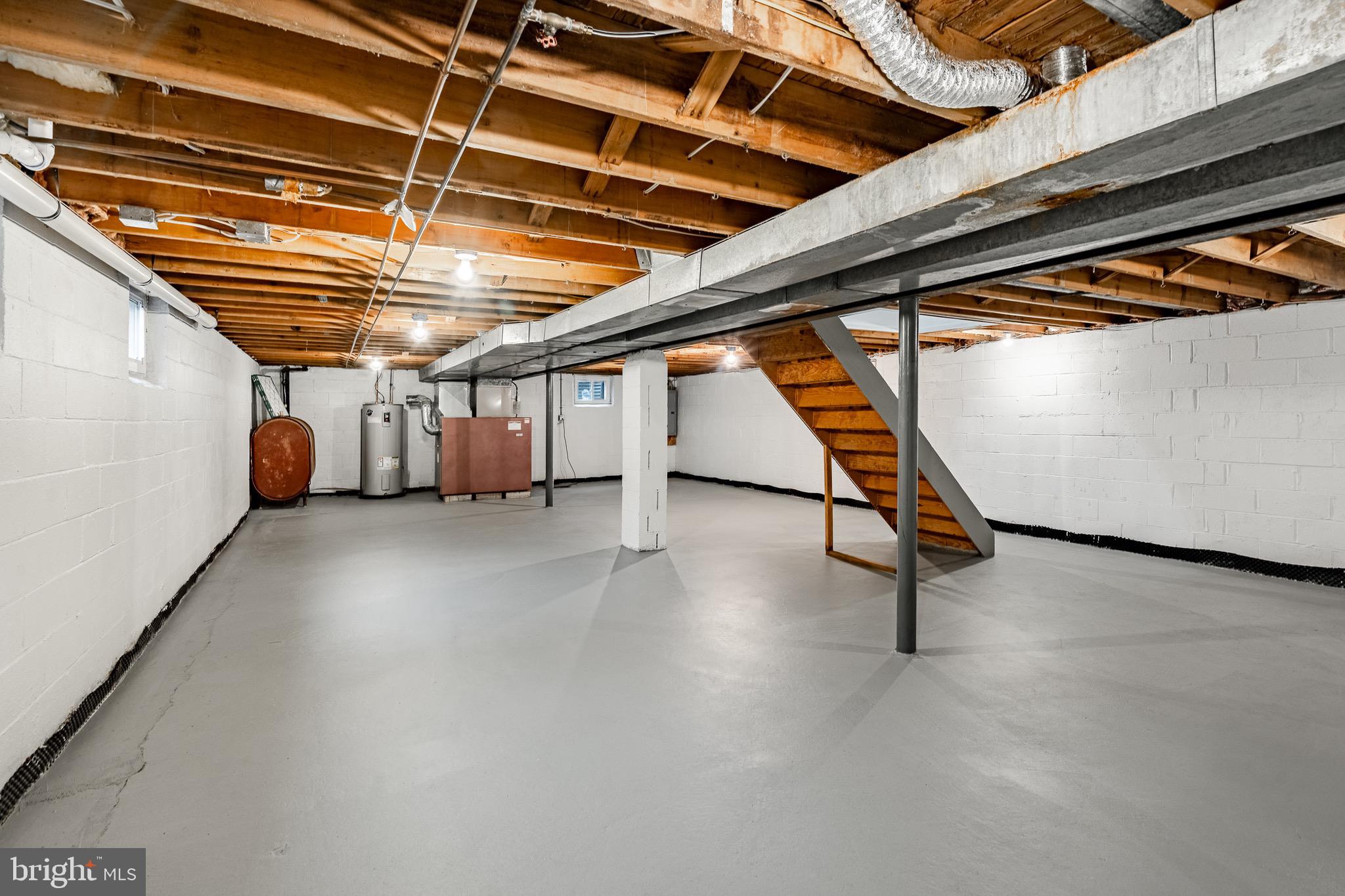1223 HAWTHORNE LANE