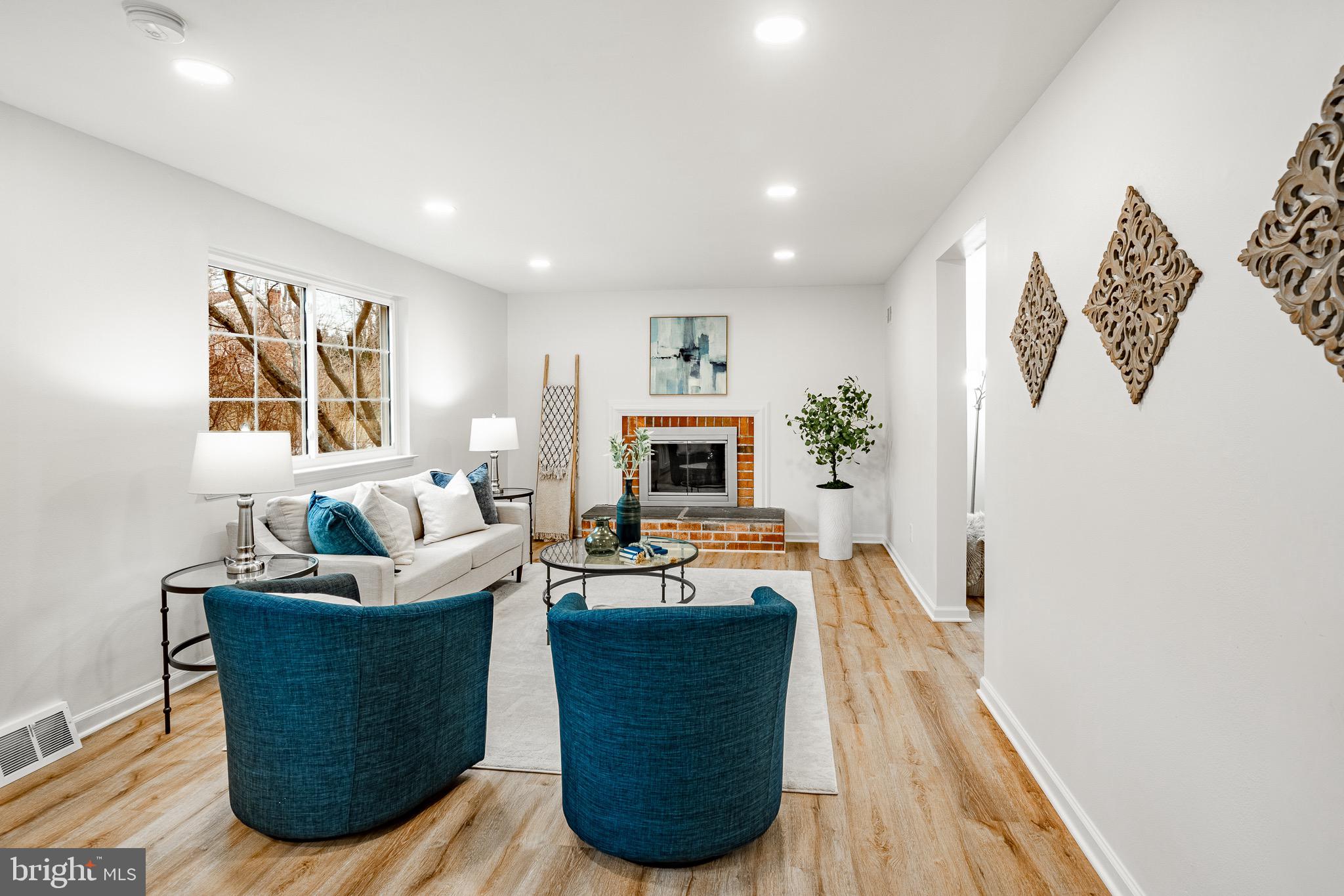 1223 HAWTHORNE LANE