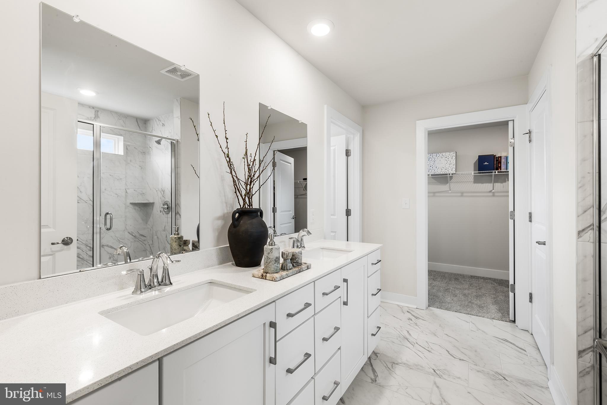 423 EMERALD COURT