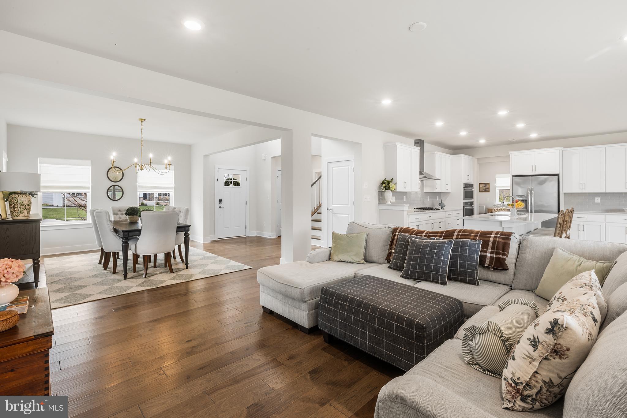423 EMERALD COURT