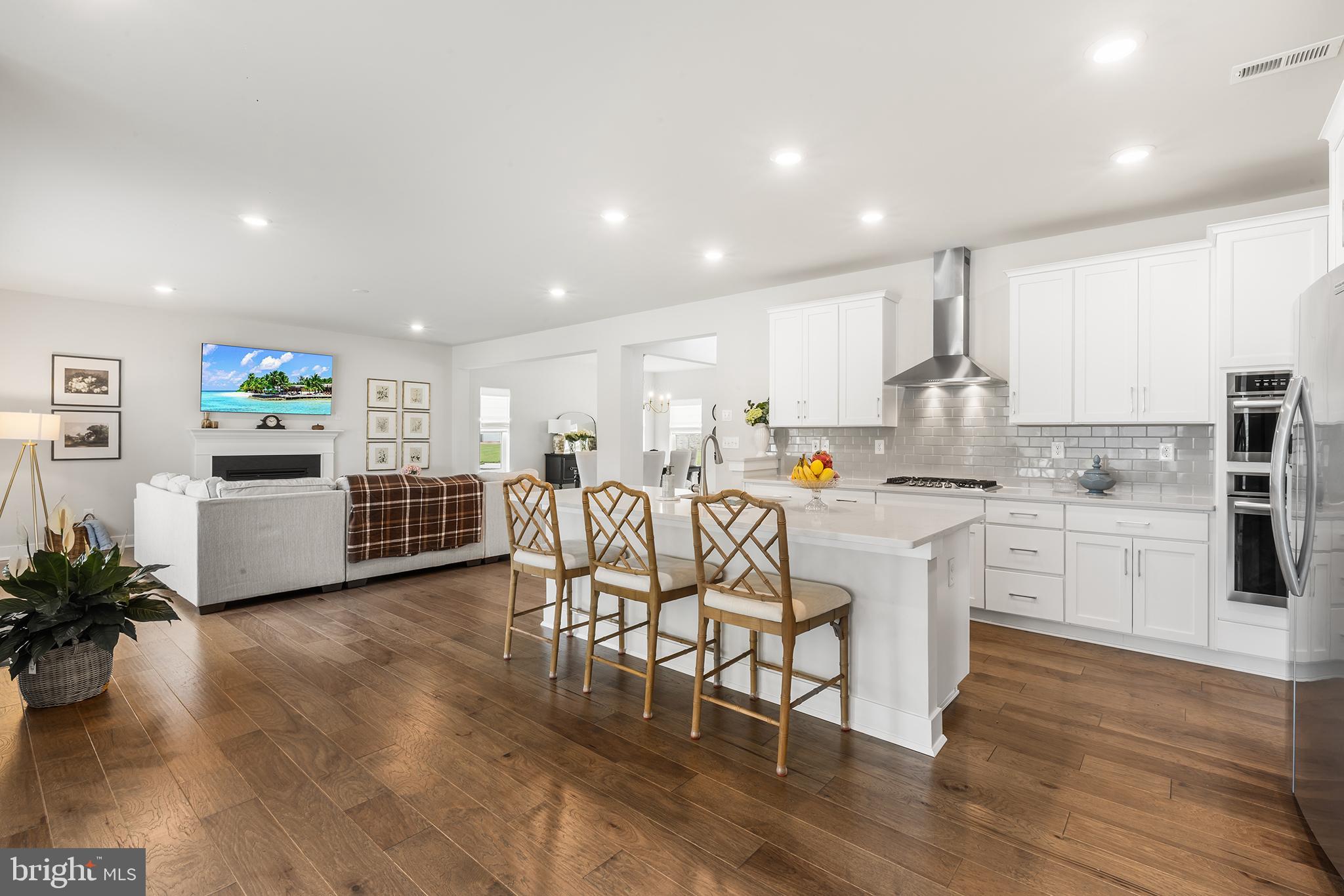 423 EMERALD COURT