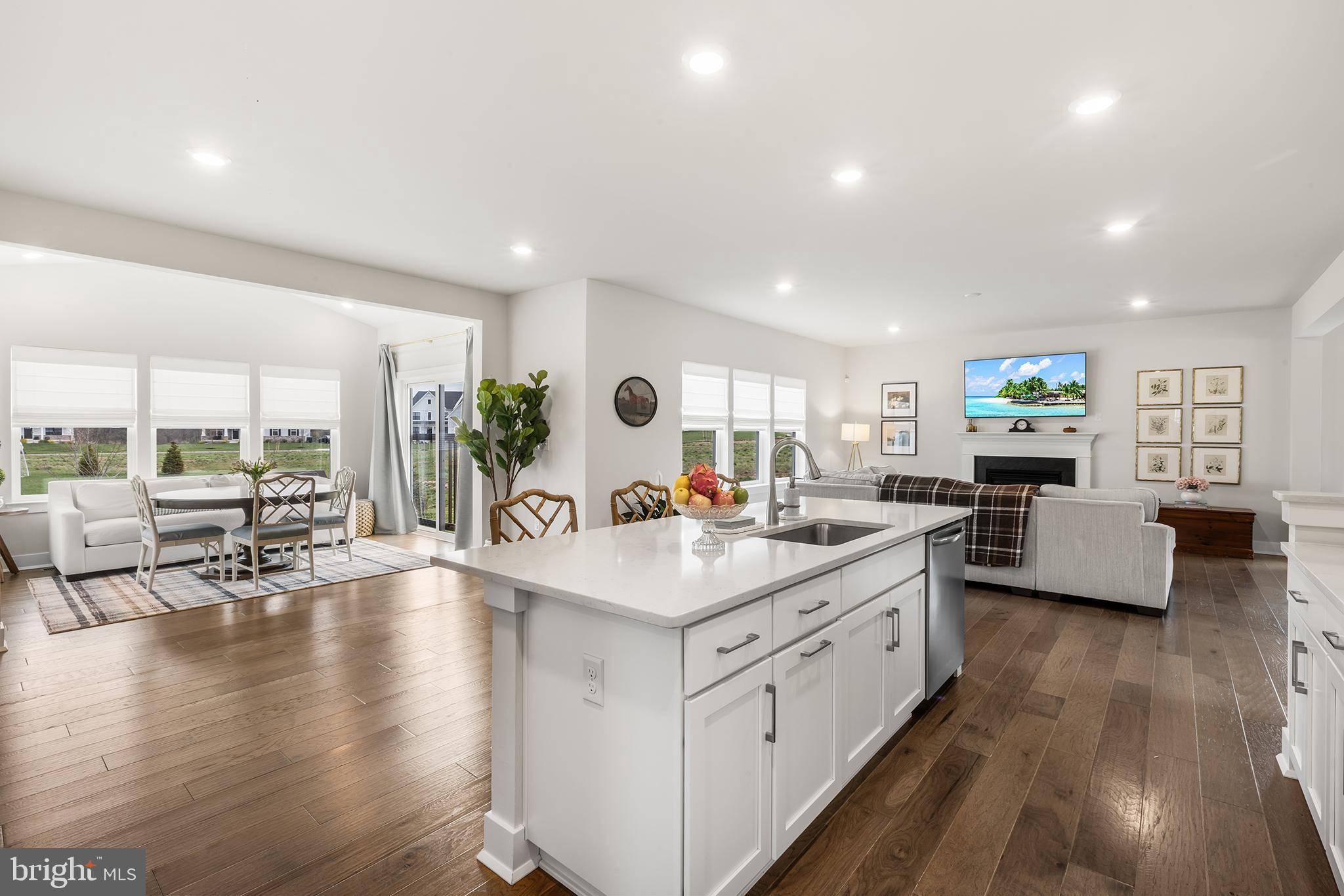 423 EMERALD COURT
