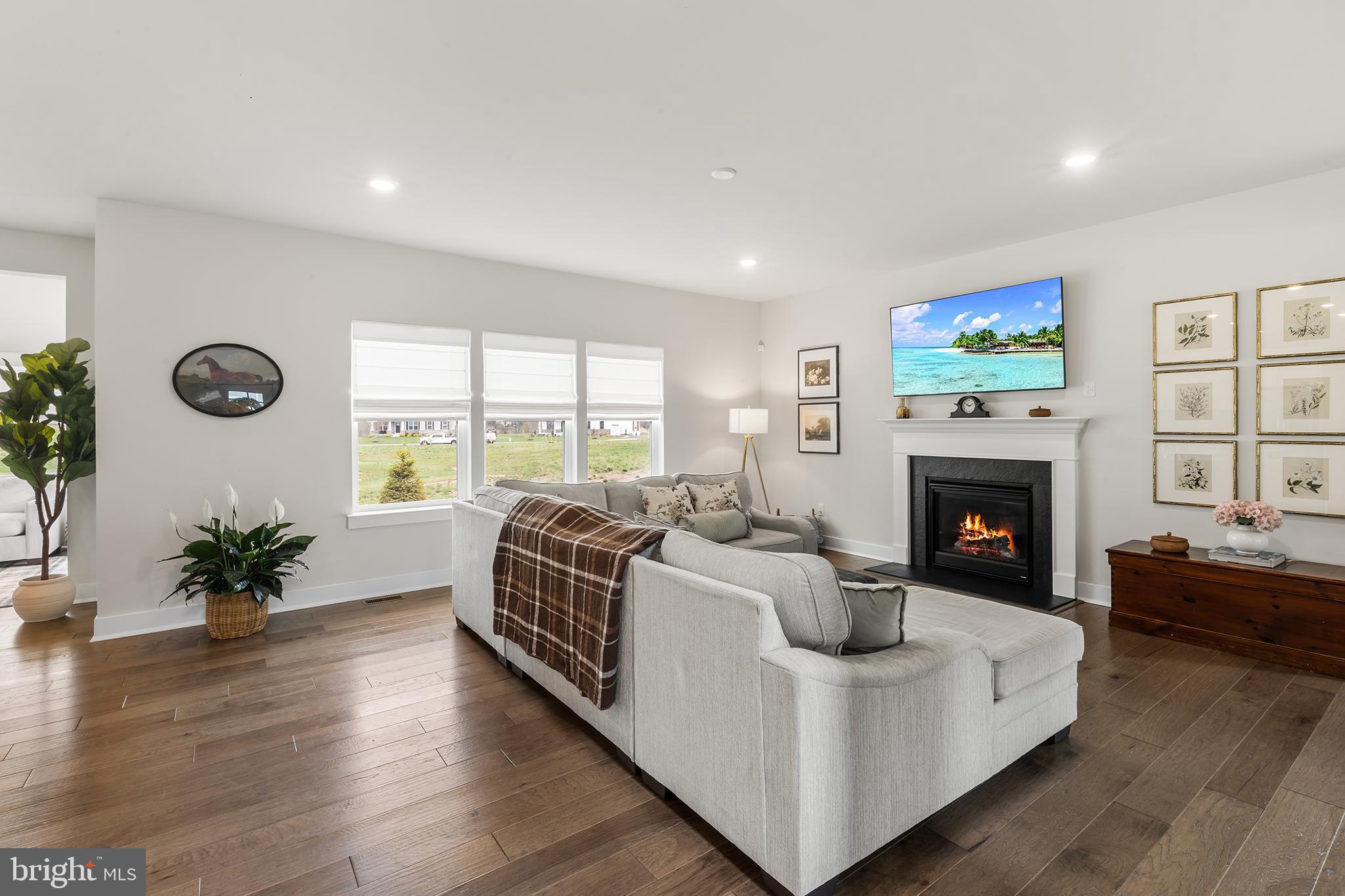 423 EMERALD COURT