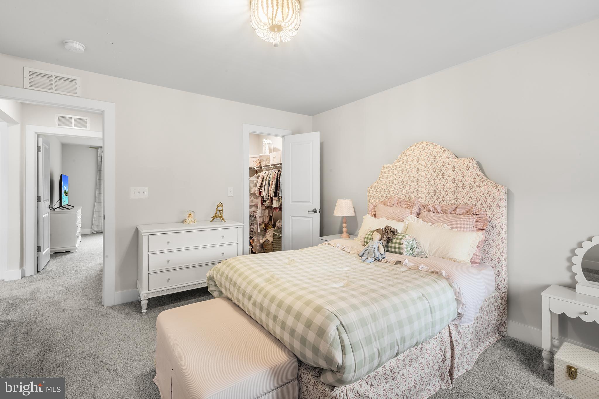 423 EMERALD COURT