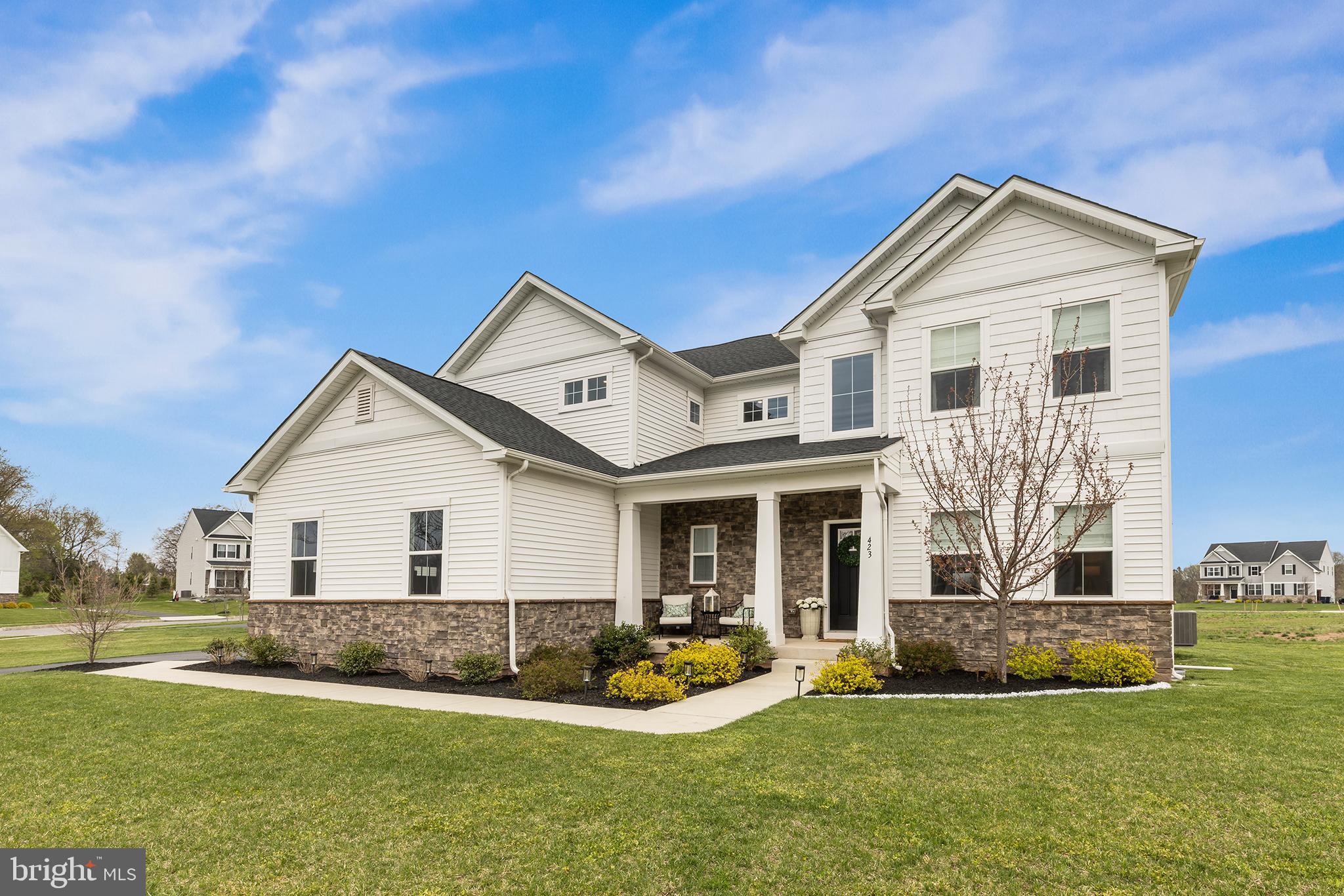 423 EMERALD COURT