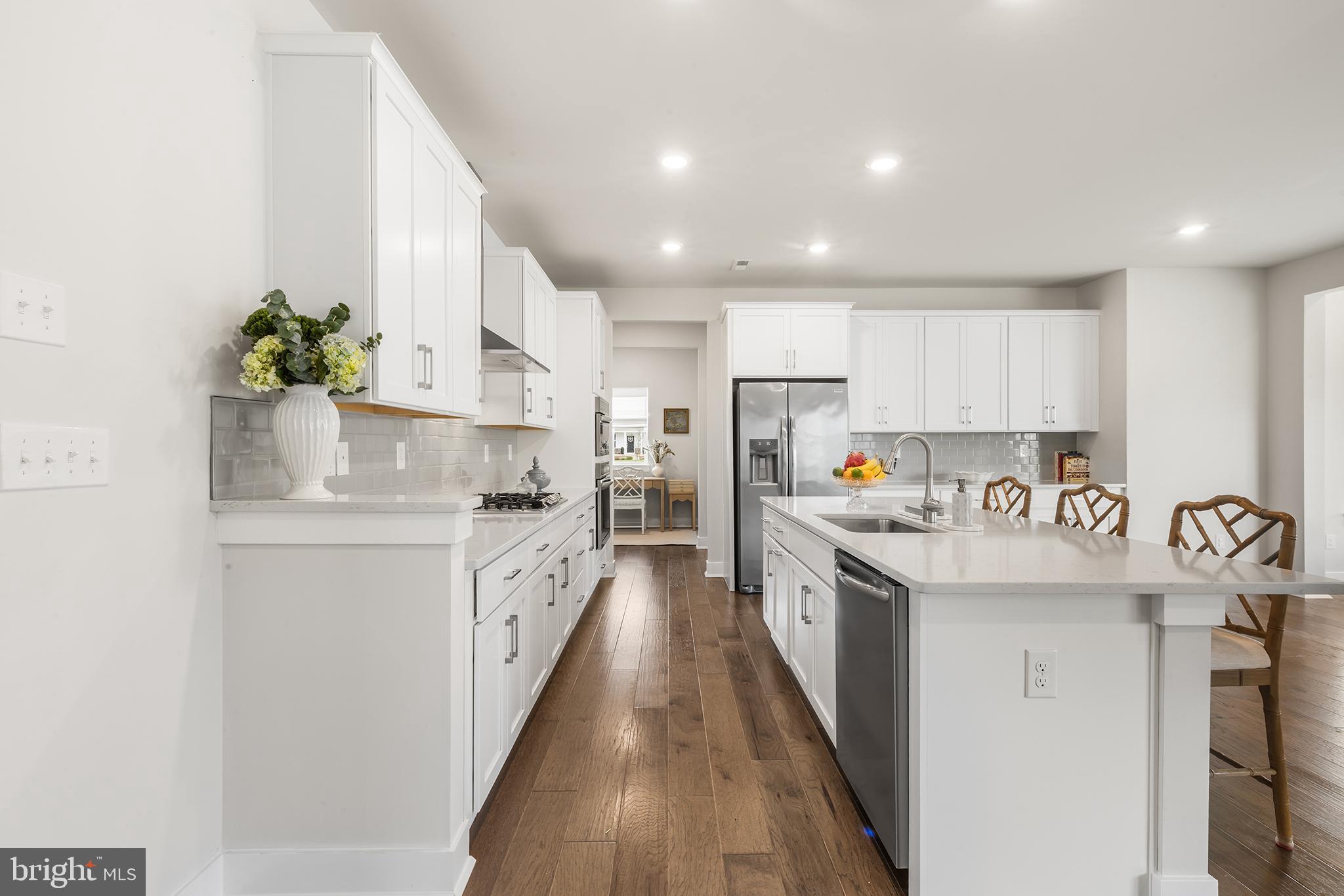 423 EMERALD COURT