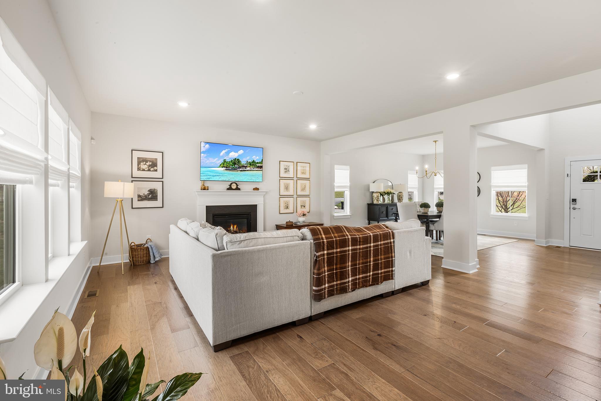 423 EMERALD COURT
