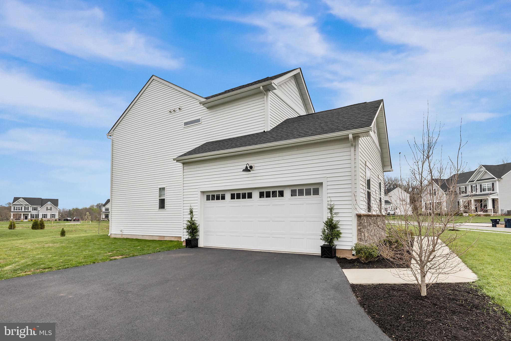 423 EMERALD COURT