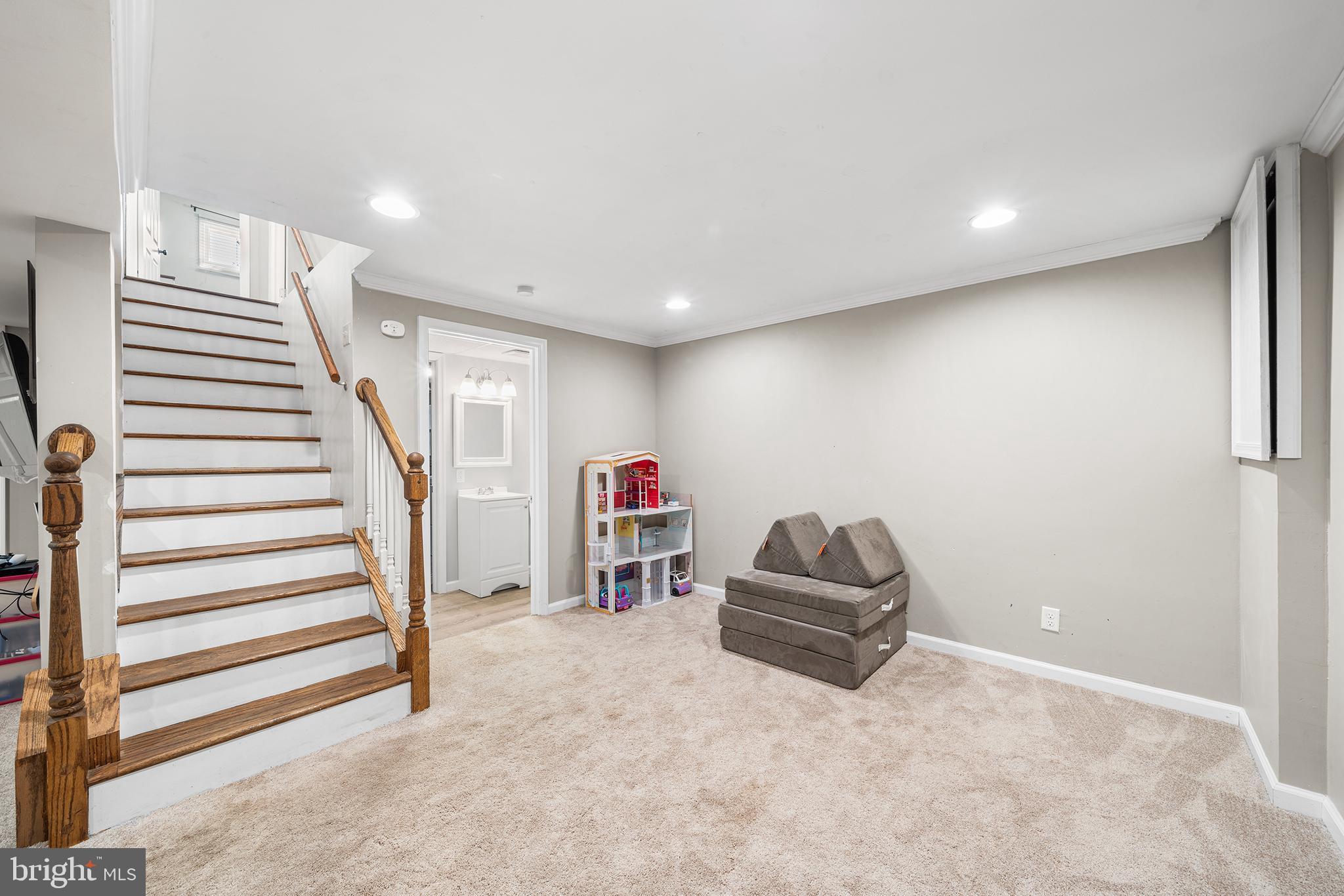 6 DIANE DRIVE
