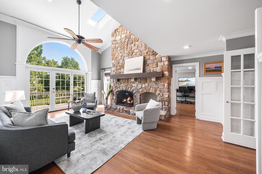 1173 SHADOW OAK DRIVE