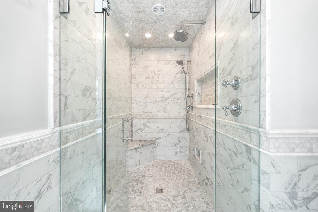 1173 SHADOW OAK DRIVE