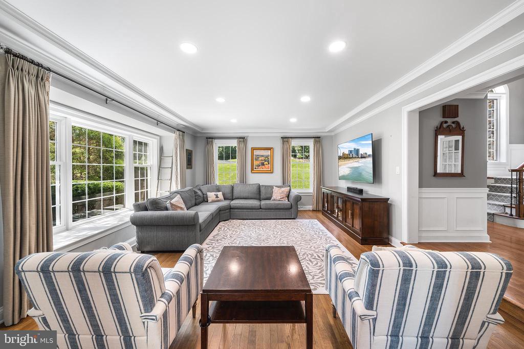 1173 SHADOW OAK DRIVE