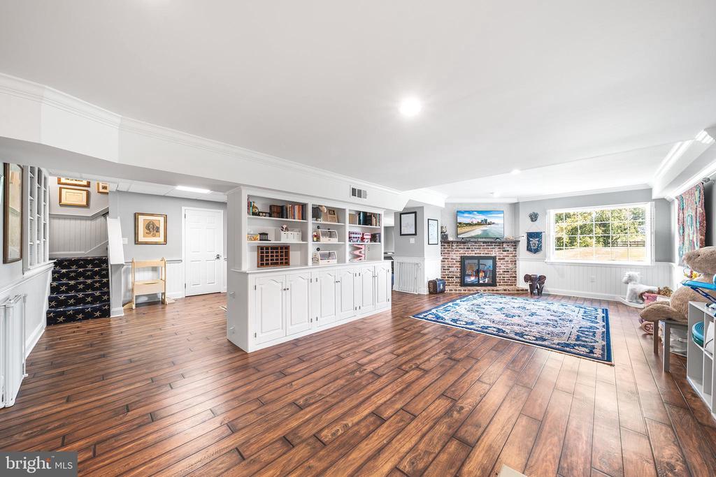 1173 SHADOW OAK DRIVE