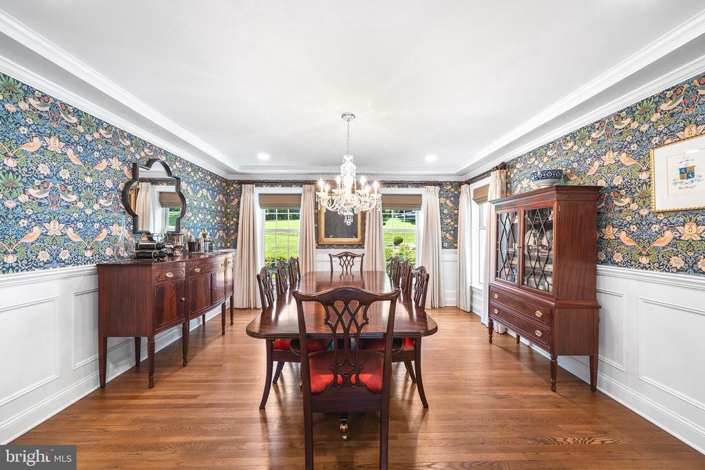 1173 SHADOW OAK DRIVE